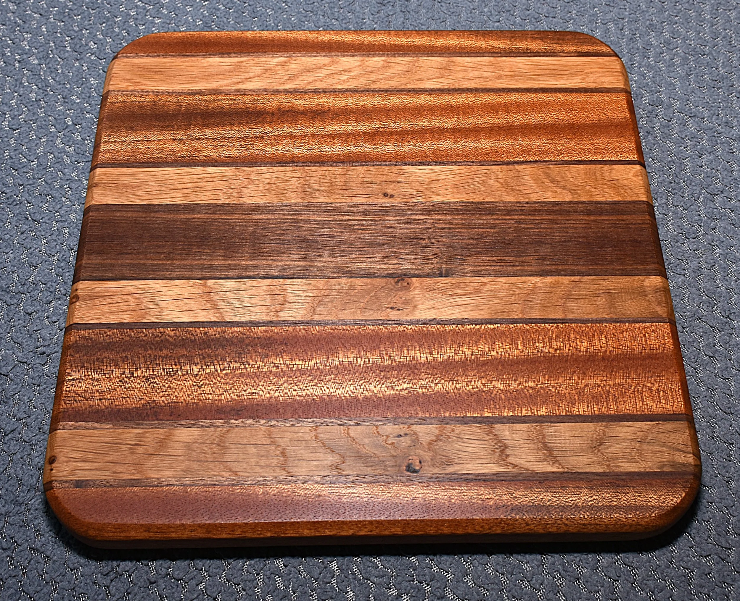 Cutting Board w/Non-Skid Feet (Small)