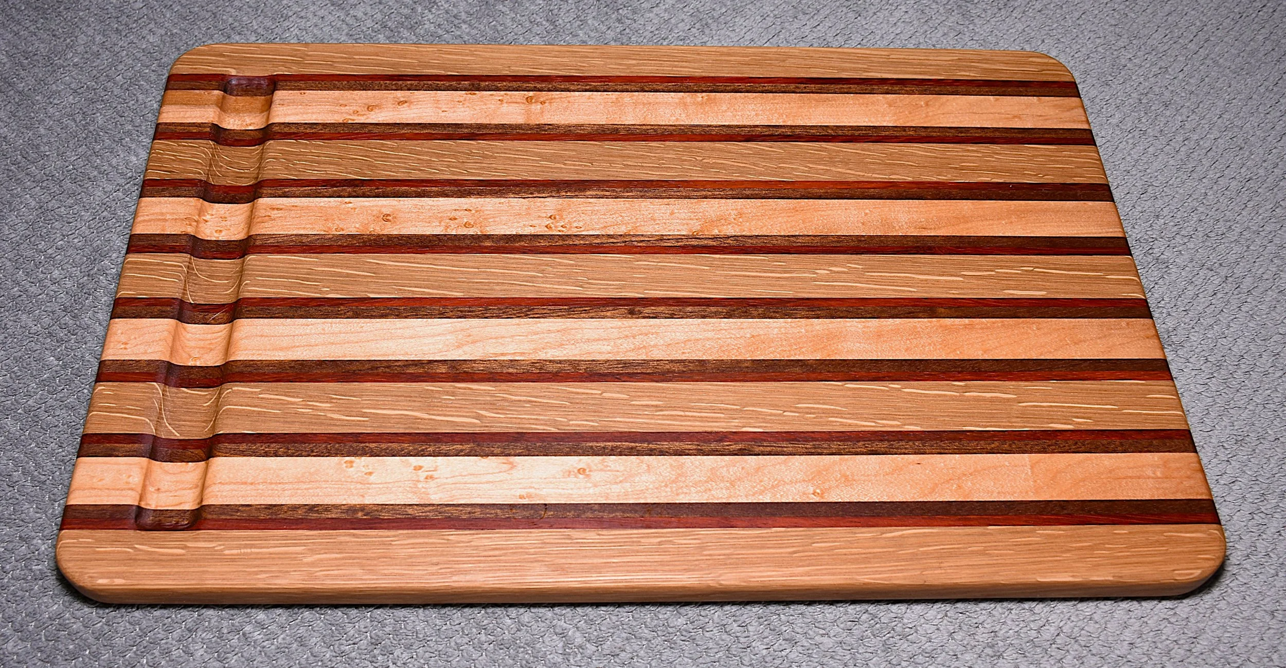 Cutting Board w/Juice Groove (one side) & Non-Skid Feet (medium)