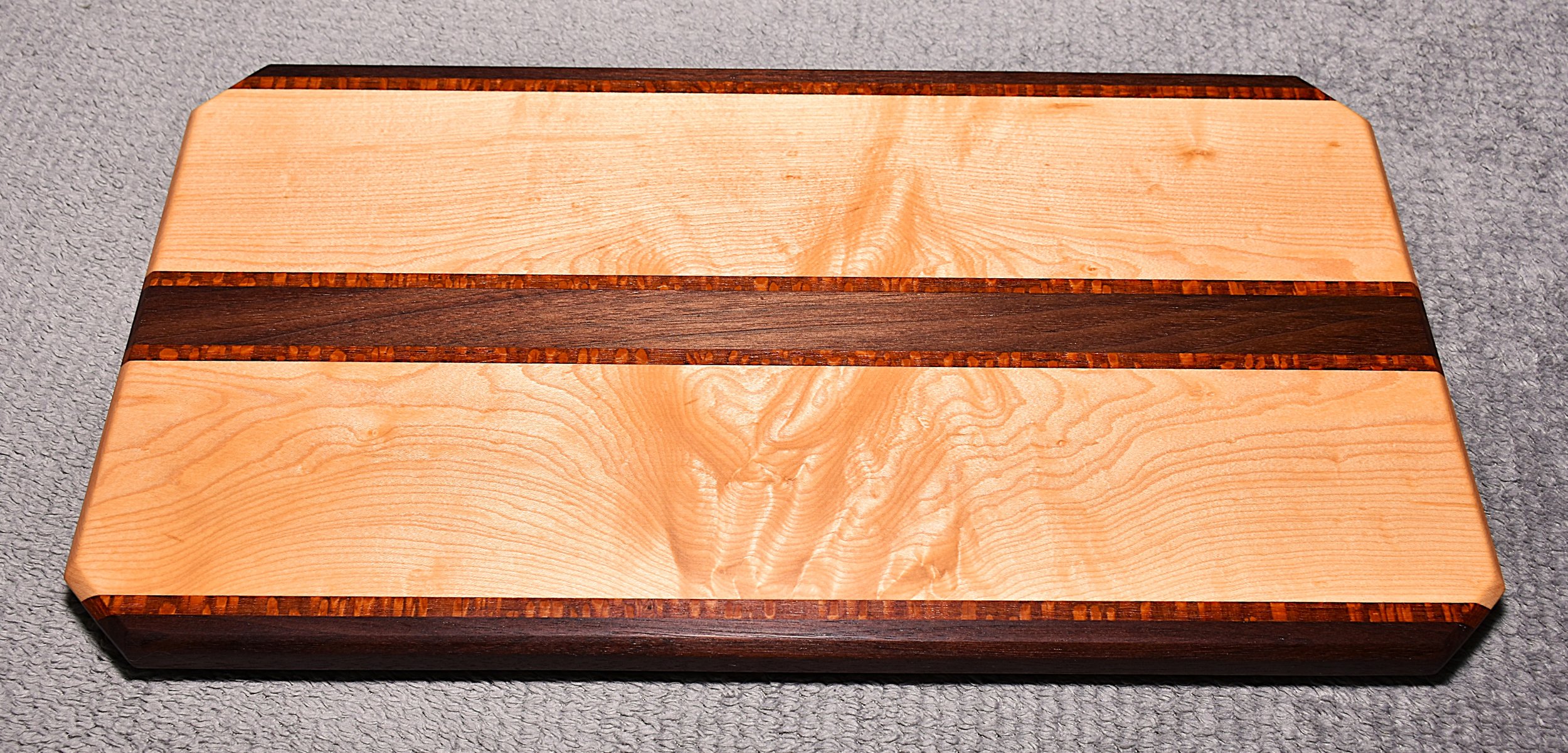 Cutting Board w/Non-Skid Feet (Medium)