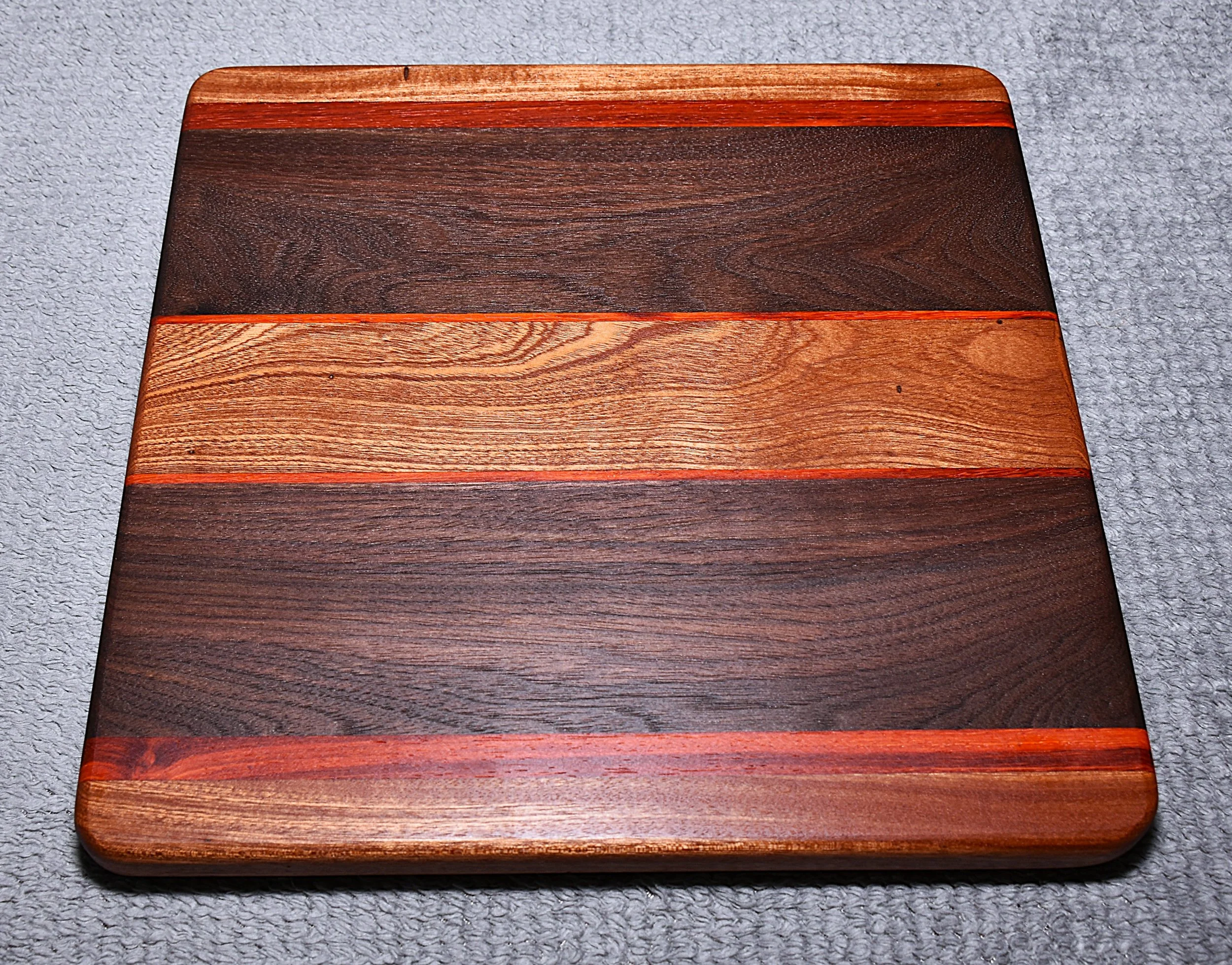 Cutting Board w/Non-Skid Feet (Small)