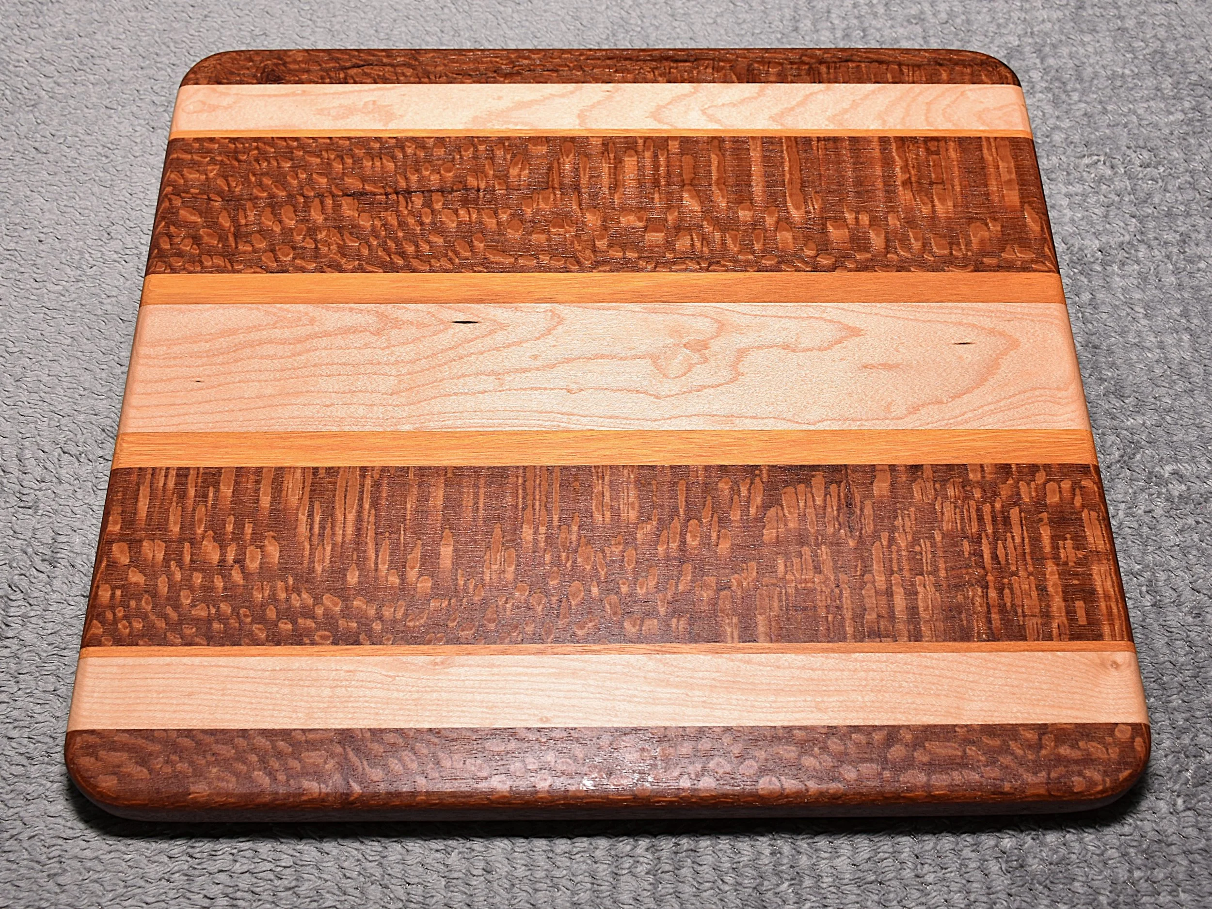 Cutting Board w/Non-Skid Feet (Small)