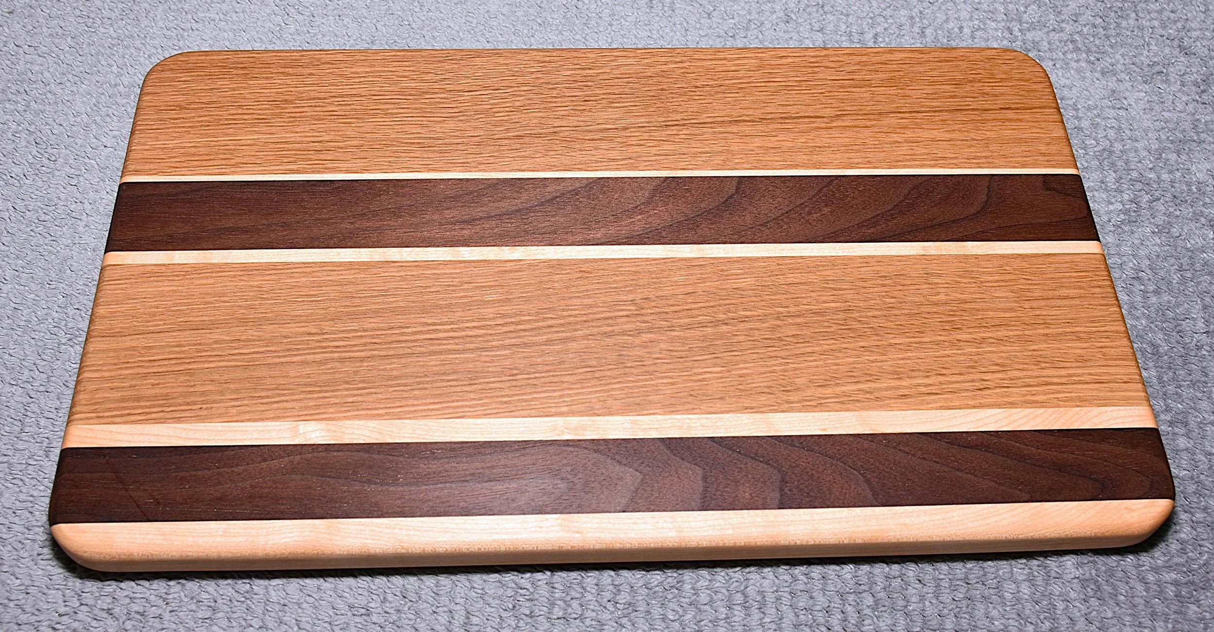 Cutting Board w/Non-Skid Feet (Meduim)