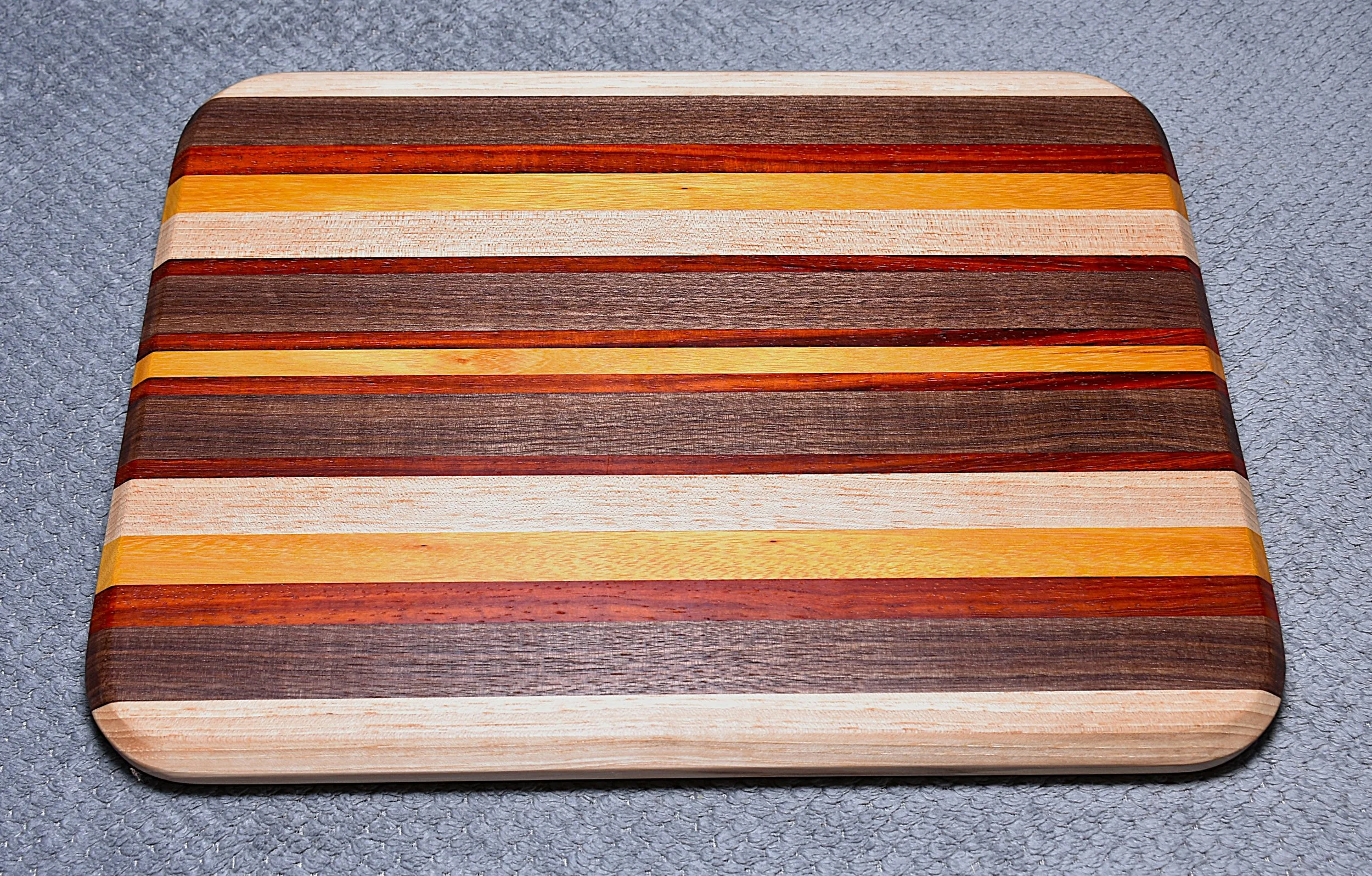 Cutting Board w/Non-Skid Feet (small)