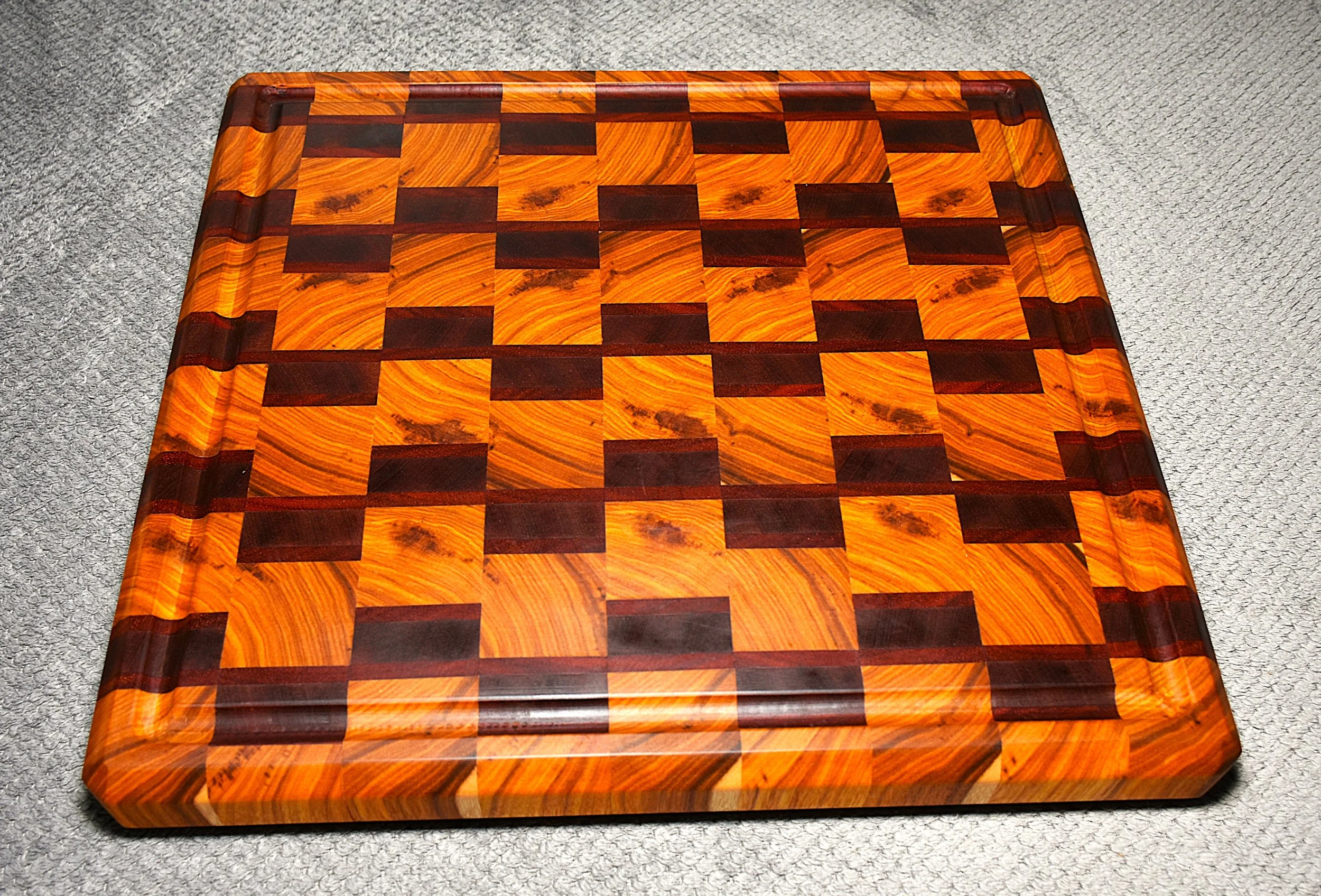 End Grain Cutting Board w/Juice Groove & Non-Skid Feet (large)