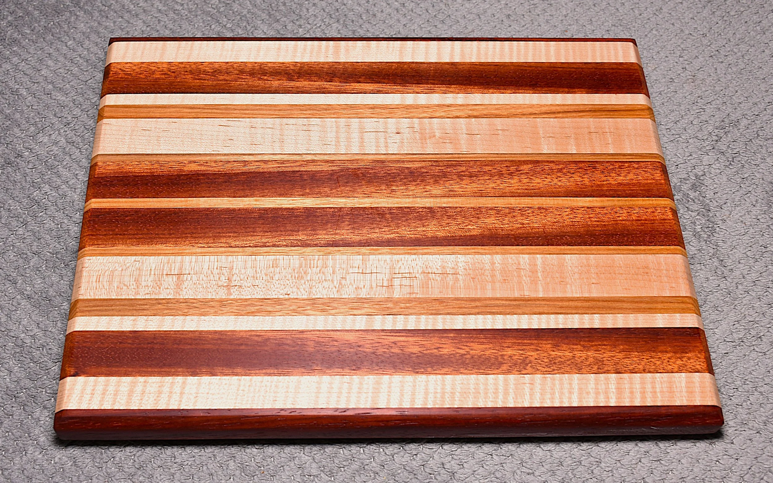 Cutting Board w/Non-Skid Feet (small)