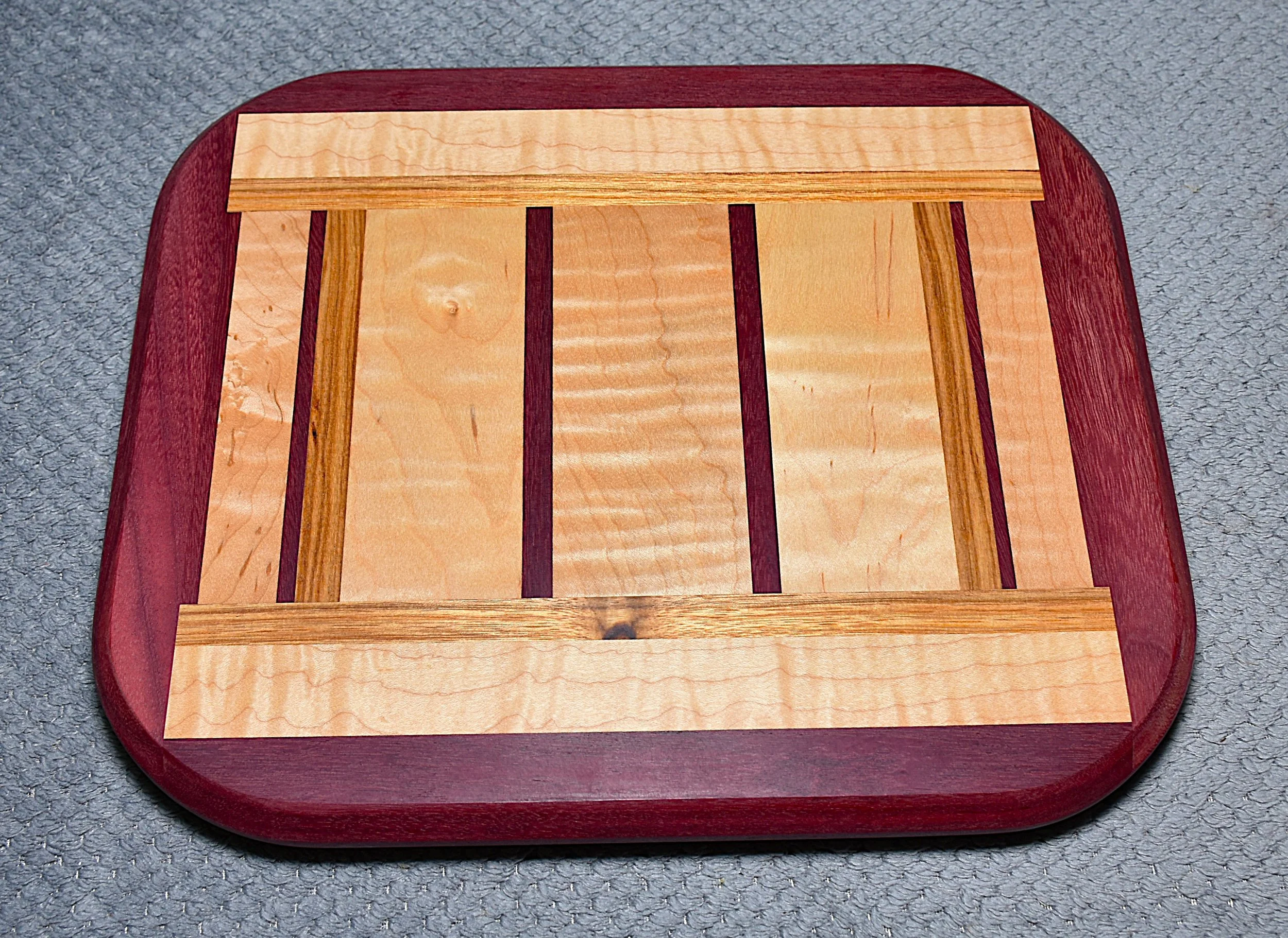 Cutting Board w/Non-Skid Feet (small)