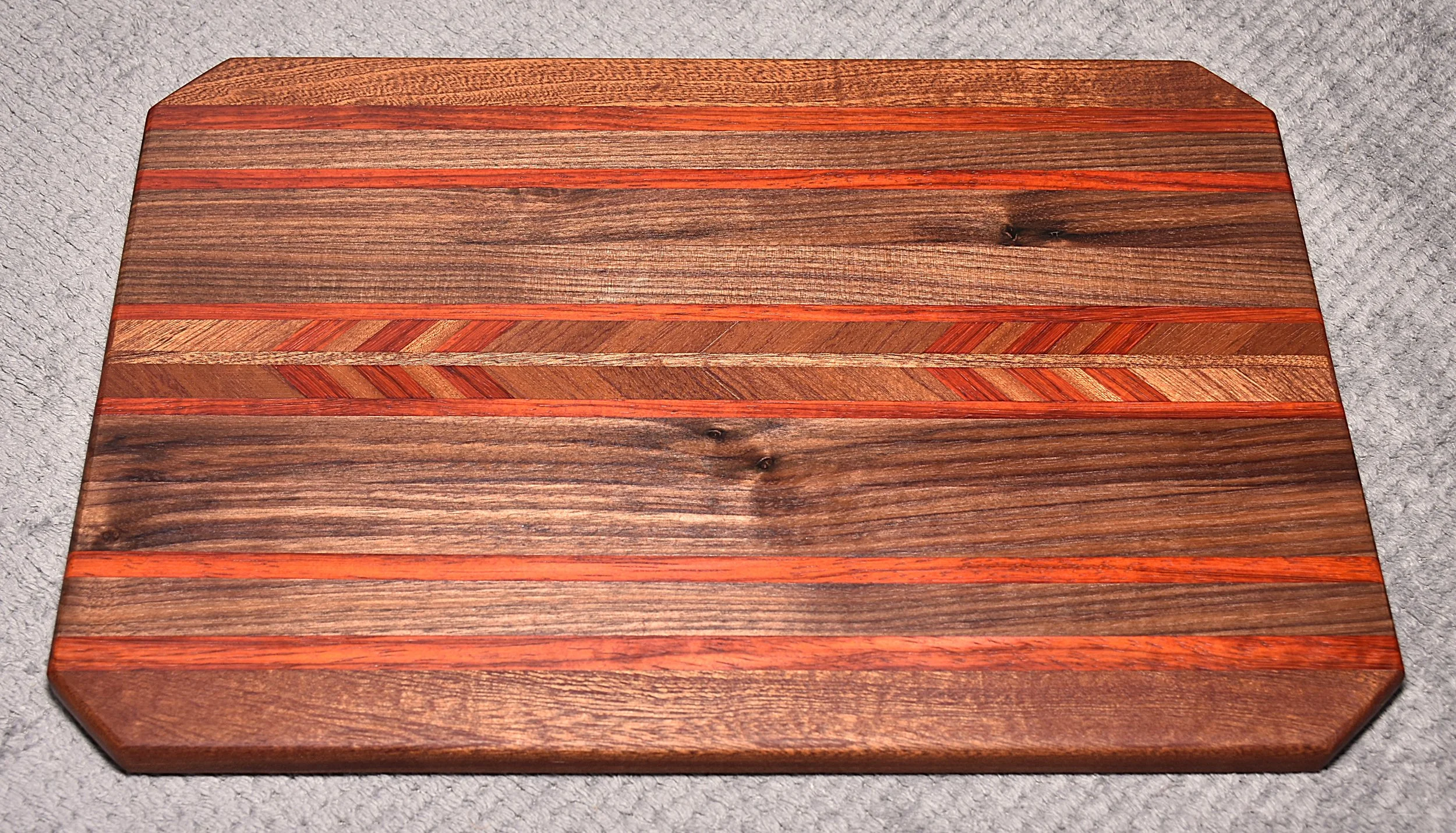 Cutting Board w/Chevron Pattern (meduim)