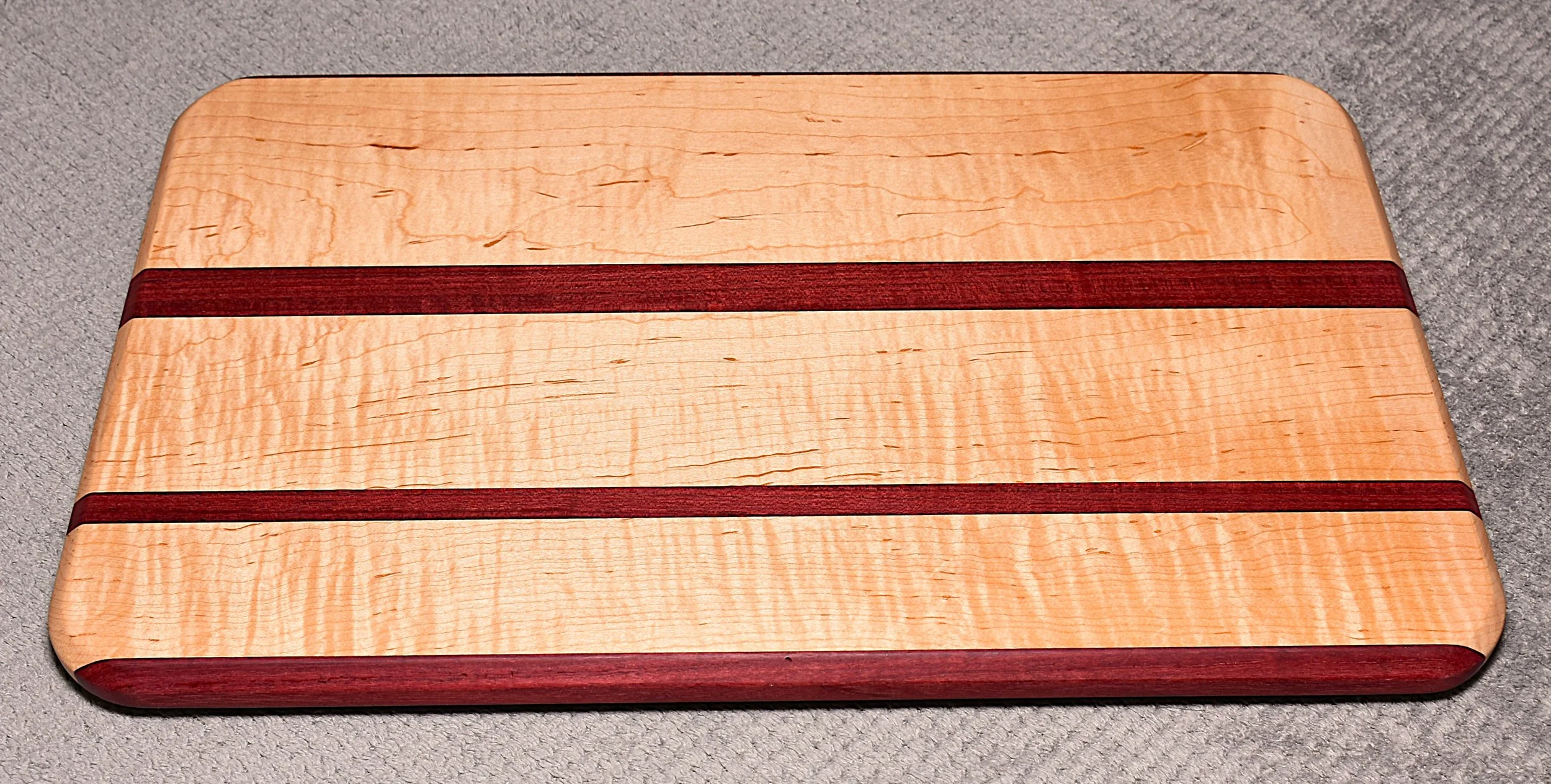 Cutting Board w/Non-Skid Feet (large)