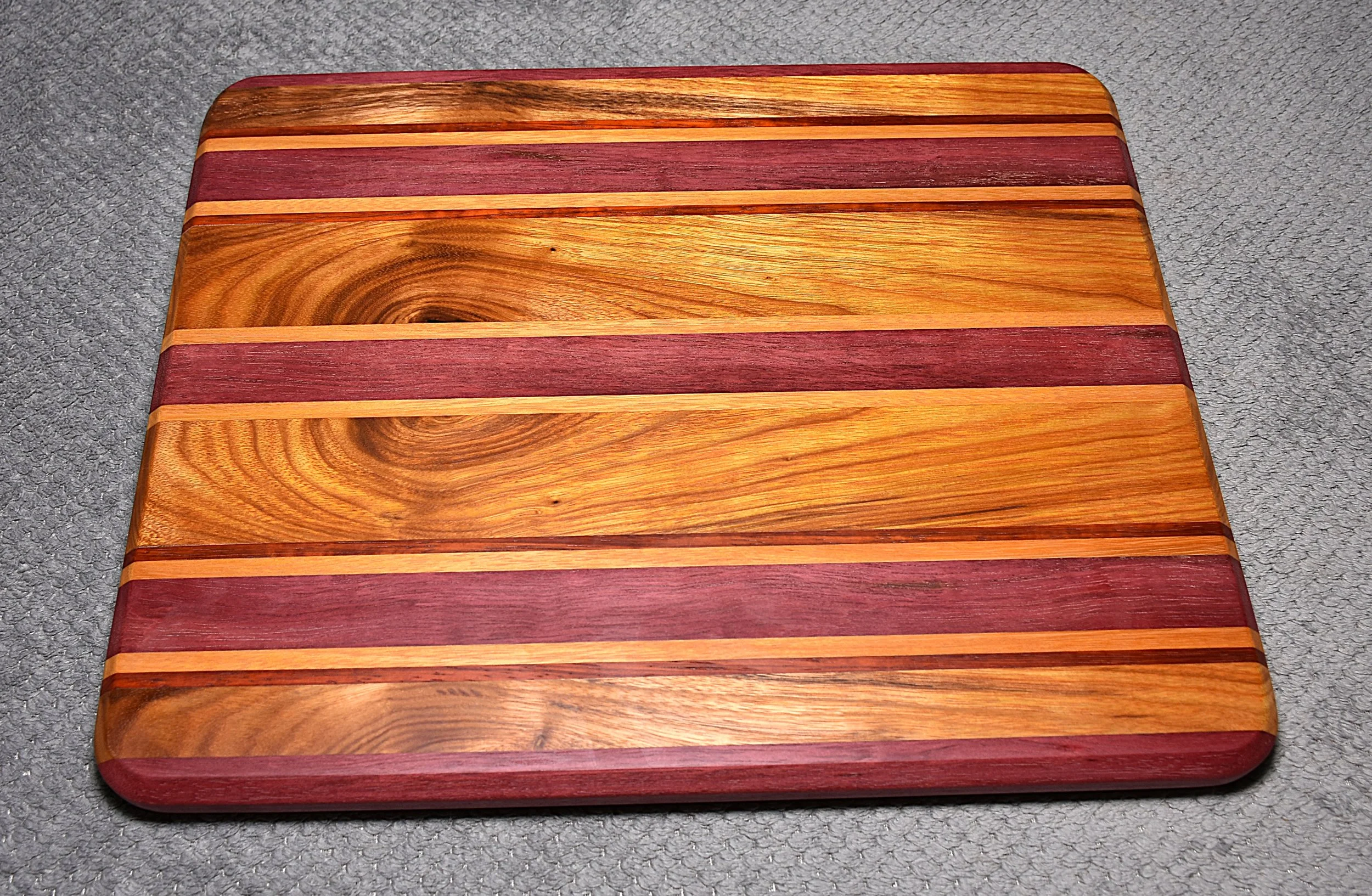 Cutting Board w/Non-Skid Feet (small)