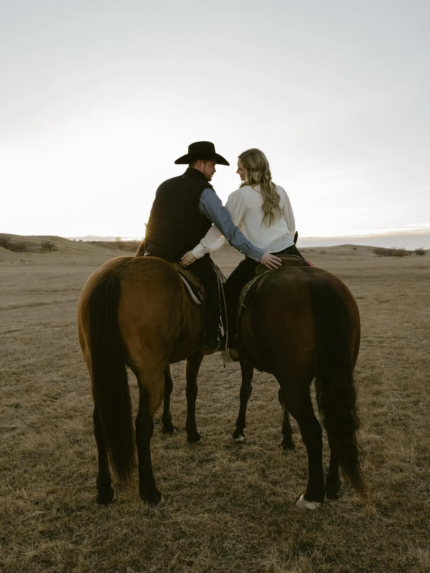 the rest of this session was too good not to post 🤎

#southdakotaweddingphotographer #southdakotaphotographer #southdakotaengagementphotographer #blackhillsphotographer 

south dakota wedding photographer 
black hills wedding photographer 
sioux fal