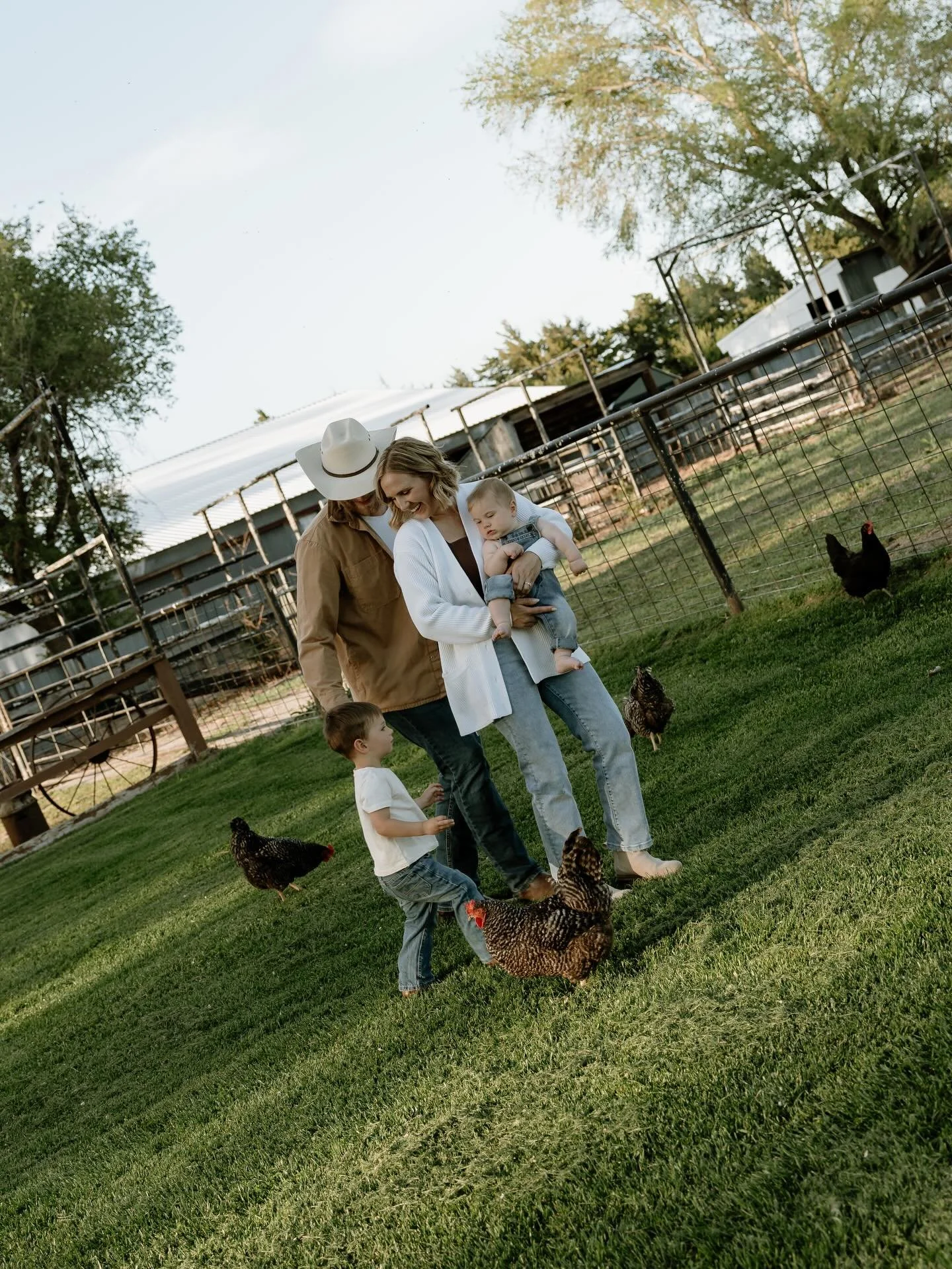 the cutest little family I ever did see 

#southdakotafamilyphotographer #mitchellsdphotographer #siouxfallsphotographer #blackhillsphotographer 

Sioux Falls family photographer
	&bull;	Rapid City family photographer
	&bull;	Black Hills family photo
