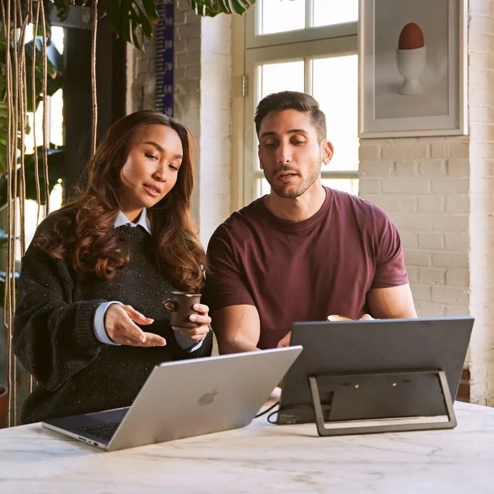 imgi_191_Portable-monitor-15-6-inch-dual-screen-flex-view-collaboration.jpg