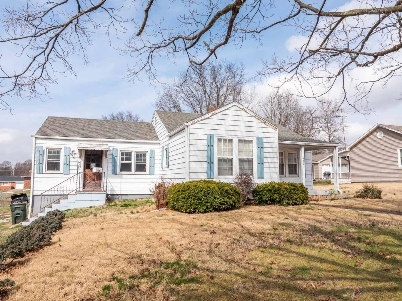  $199,900 

 630 East Center Street  
3 beds • 1 baths • 2,168 SF
Mt Vernon, MO

Listing Agent: Matt Baker