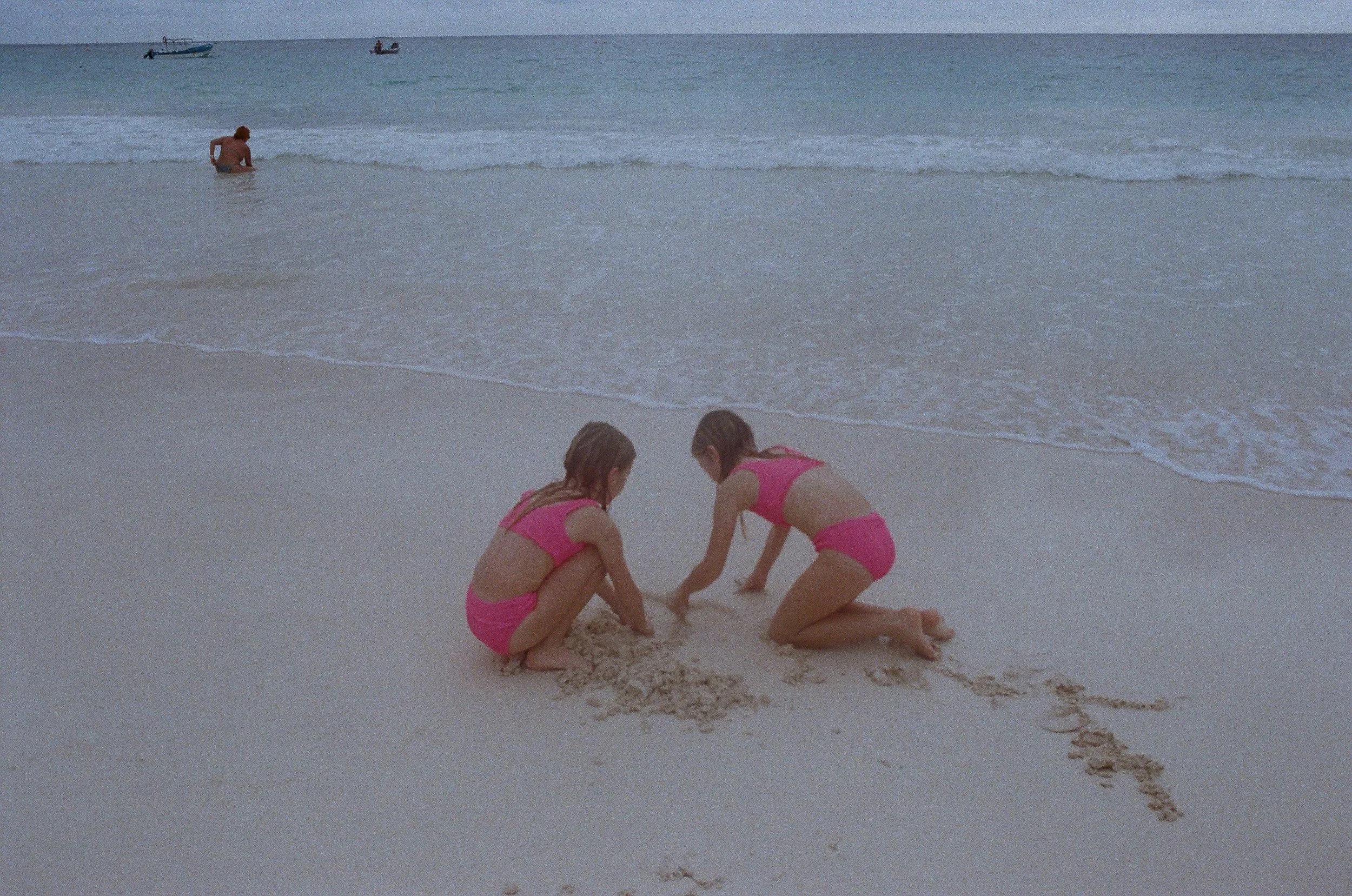Leonardo Reyna photography Two young girls in pink swimsuits 