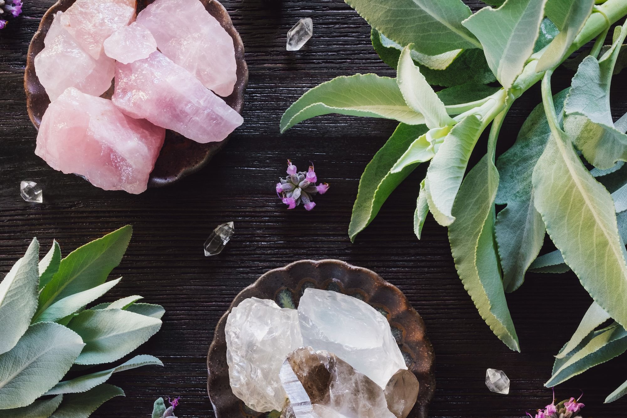 18112028-crystals-healing-rose-quartz_cover_2000x1333.jpg