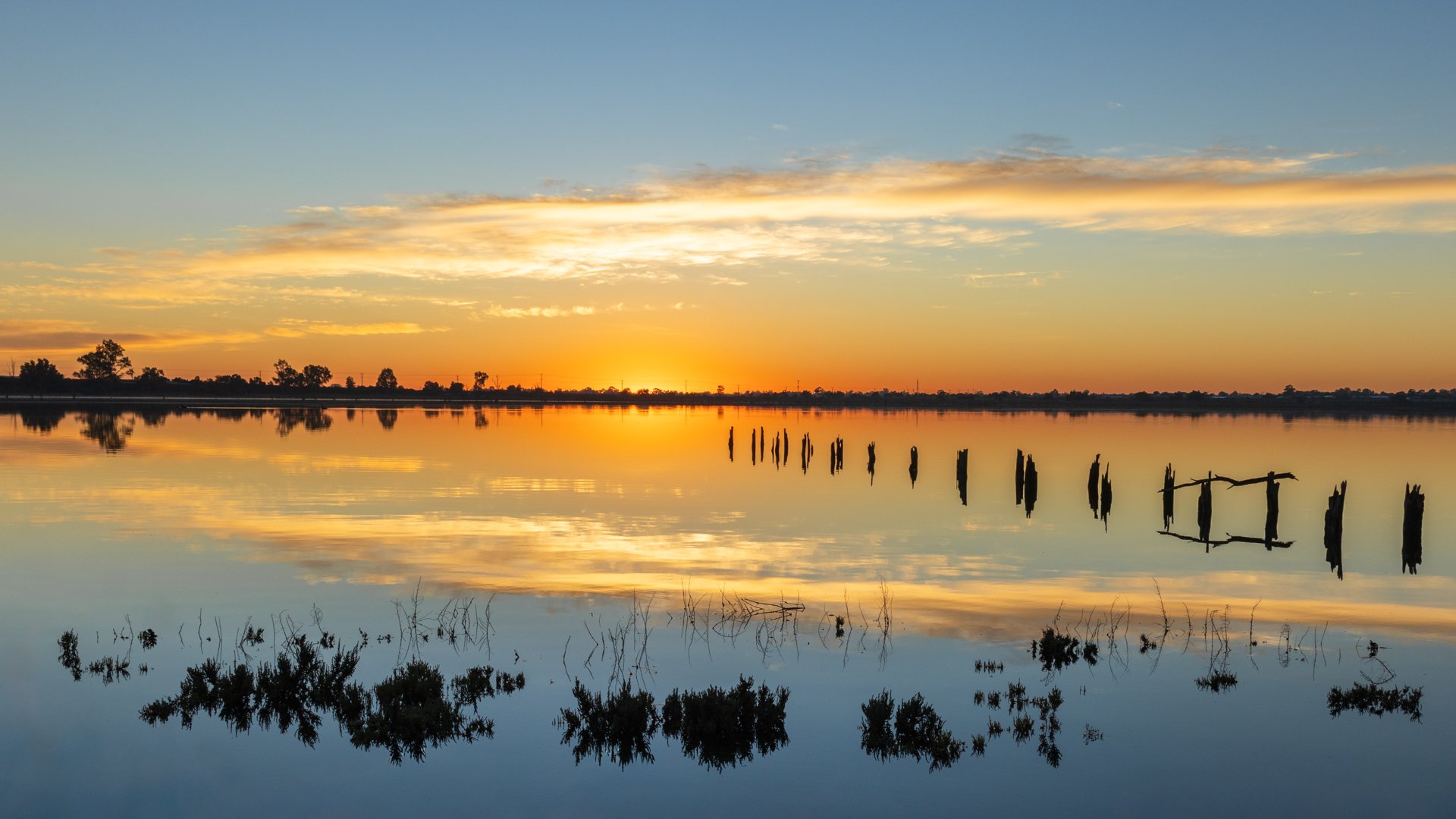 A Grade Digital - Andrea Lago - Sunrise Over Lake Hawthorn