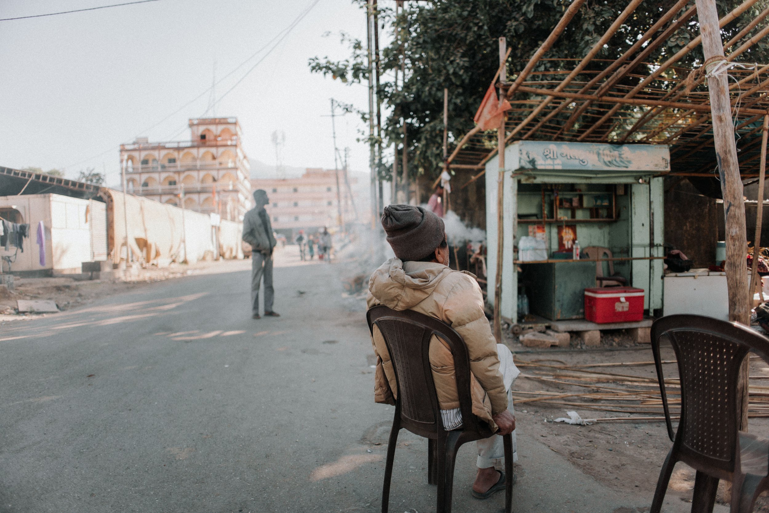 Image Critique - One Red Apple and A Person on a Chair