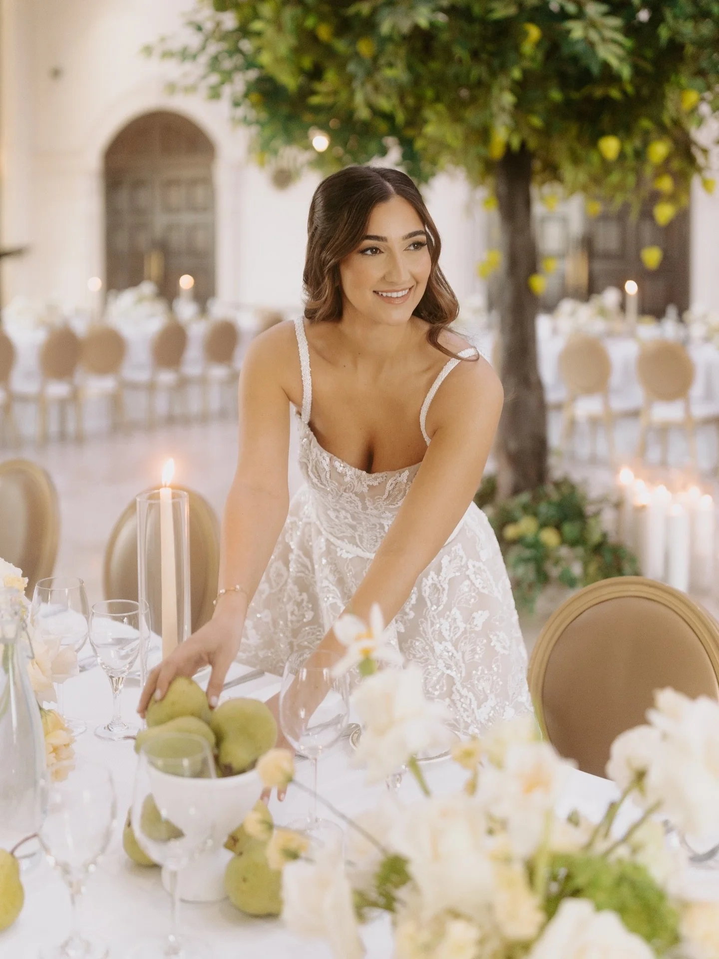 Soft, radiant, and effortlessly bridal. Chiara&rsquo;s glow for her shower was all about fresh skin, warm tones, and that lit from within finish that photographs like a dream ✨🤍

Photos: @cassiecetlinphoto 

Decor: @cocobycoverscouture 

Hair: @beau