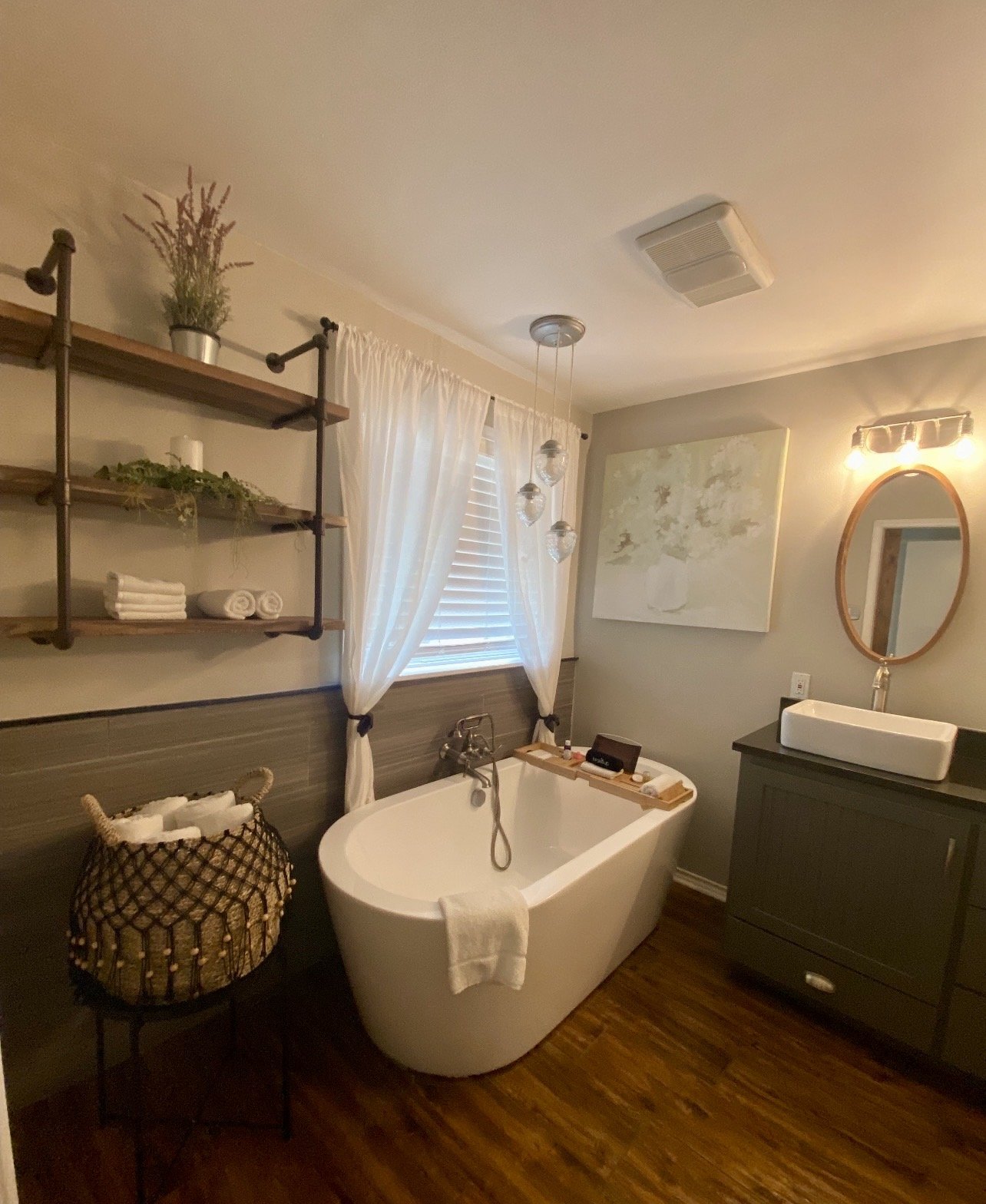 Pristine vacation rental bathroom featuring sparkling fixtures, fresh towels, premium guest amenities, and a clean, welcoming space designed for comfort and relaxation.