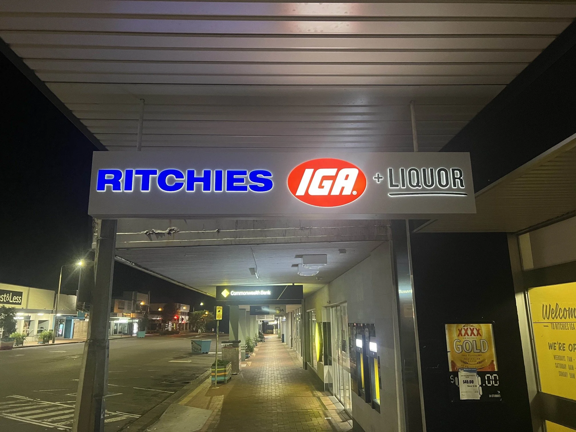 IGA metcash-internal-and-external-shop-signage 9.jpg