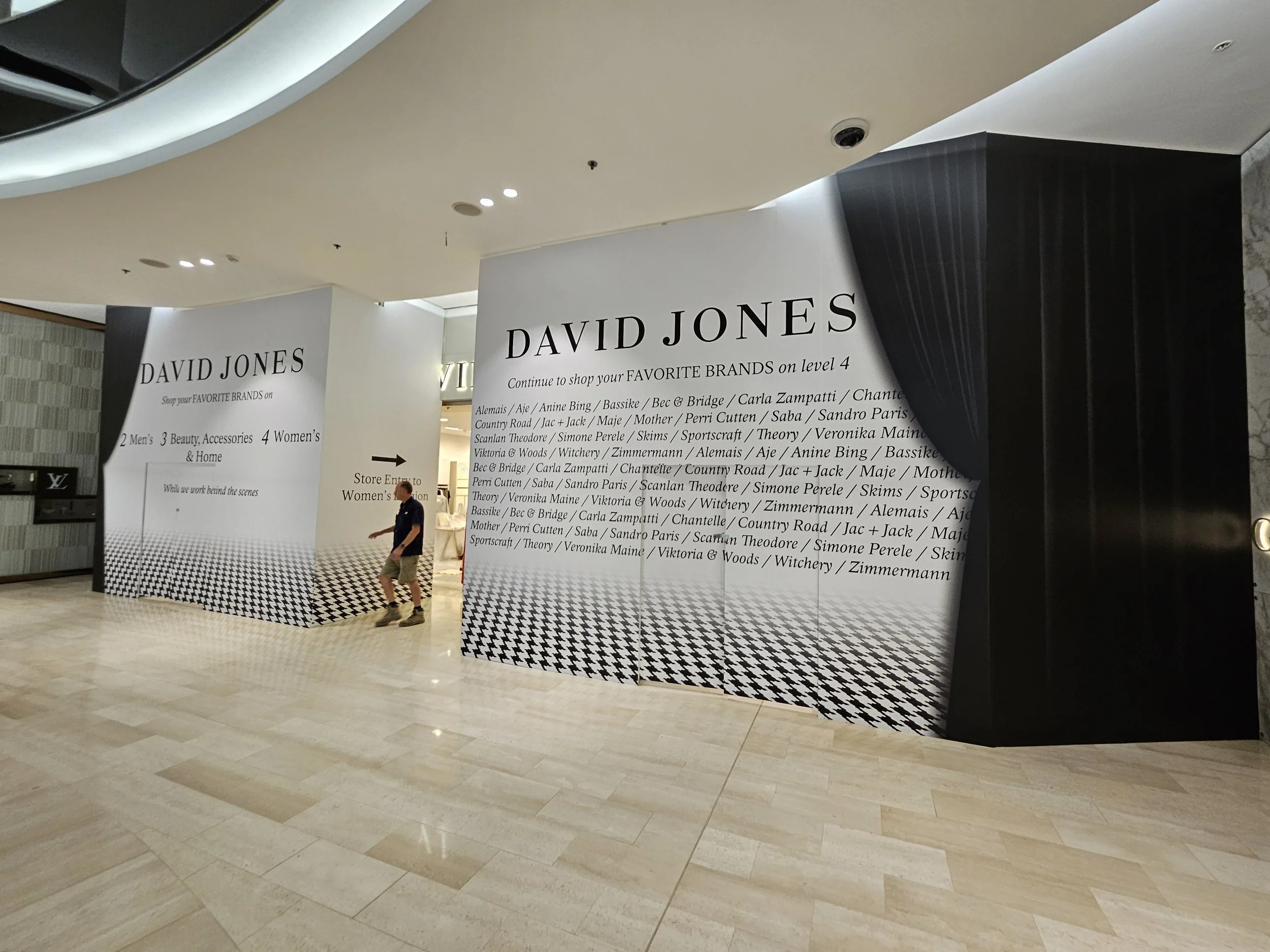 Sydney+Retail+Hoarding+Signage+Vinyl+Wrap+Shopfront+Branding+Installation+Commercial+Fitout.jpg