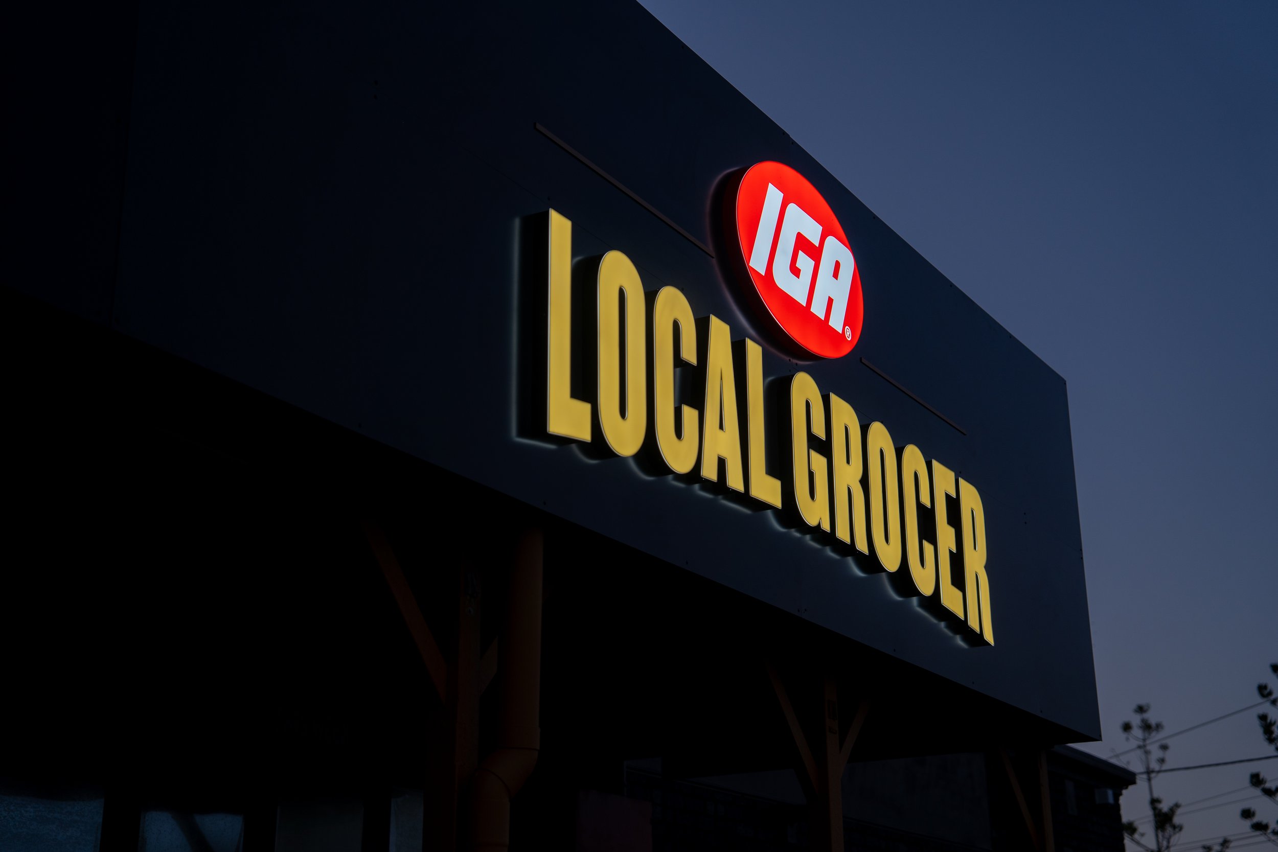 Illuminated+Retail+Shopfront+Signage+IGA+Local+Grocer02.jpg