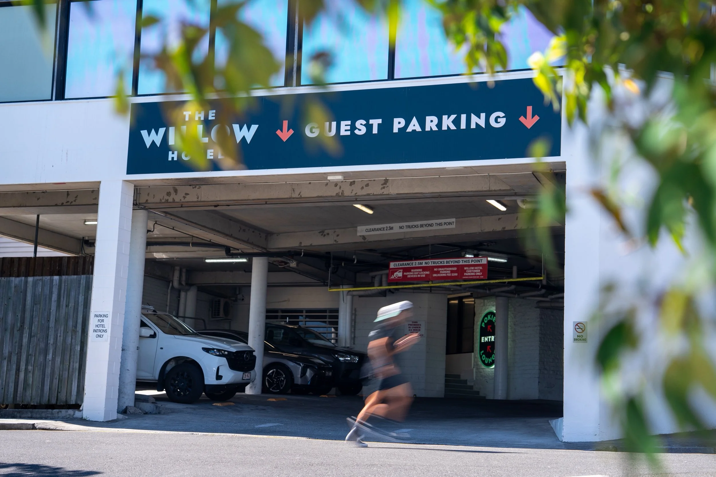 Acrylic+Vinyl+ACM+Signage+Installation+Brisbane1.jpg