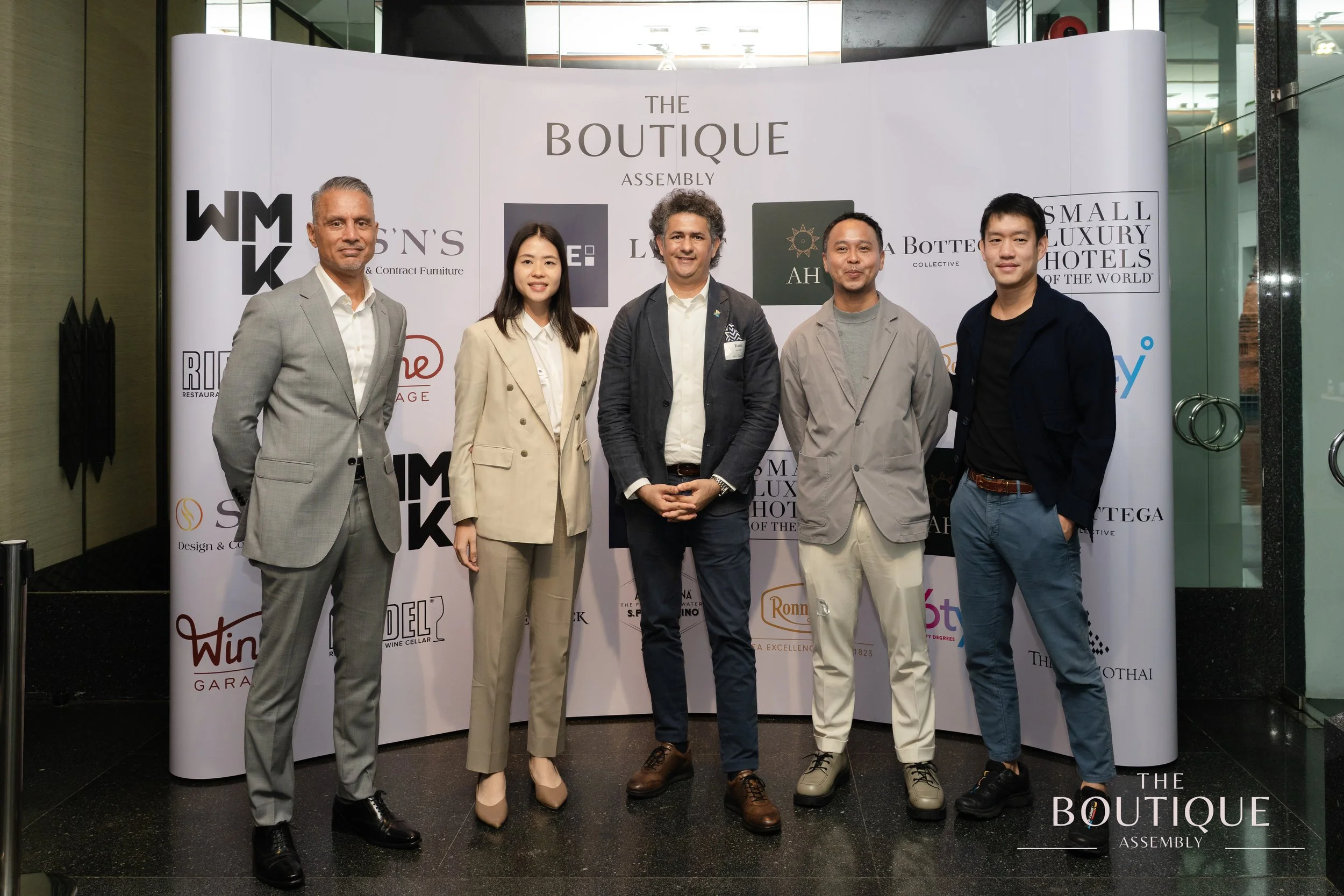 panel-speaker-at-backdrop-20.jpg