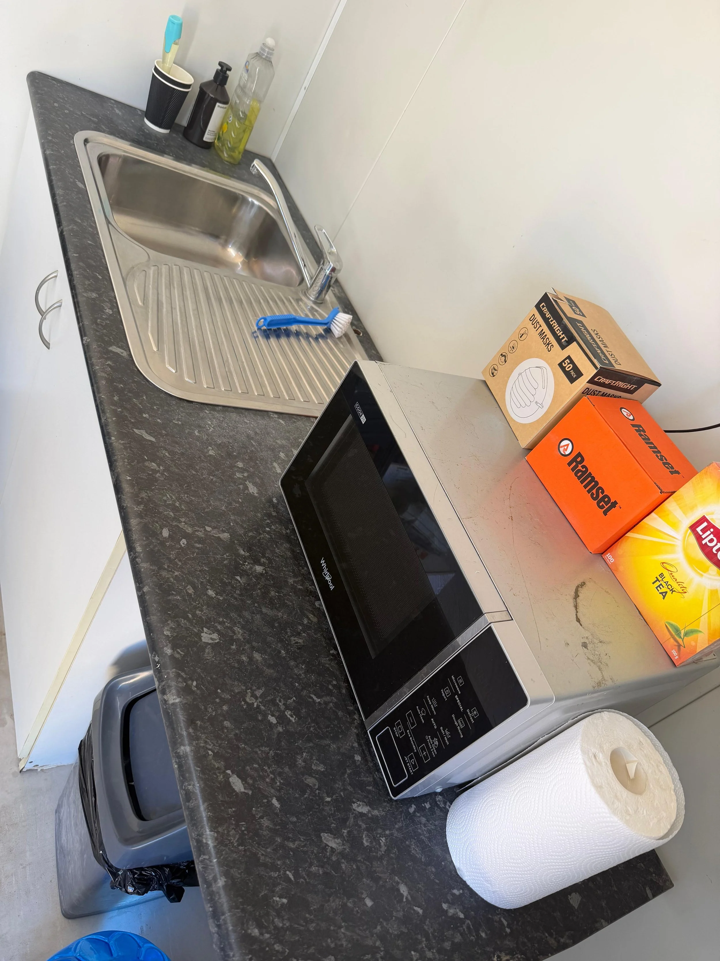 Kitchen after clean.jpeg