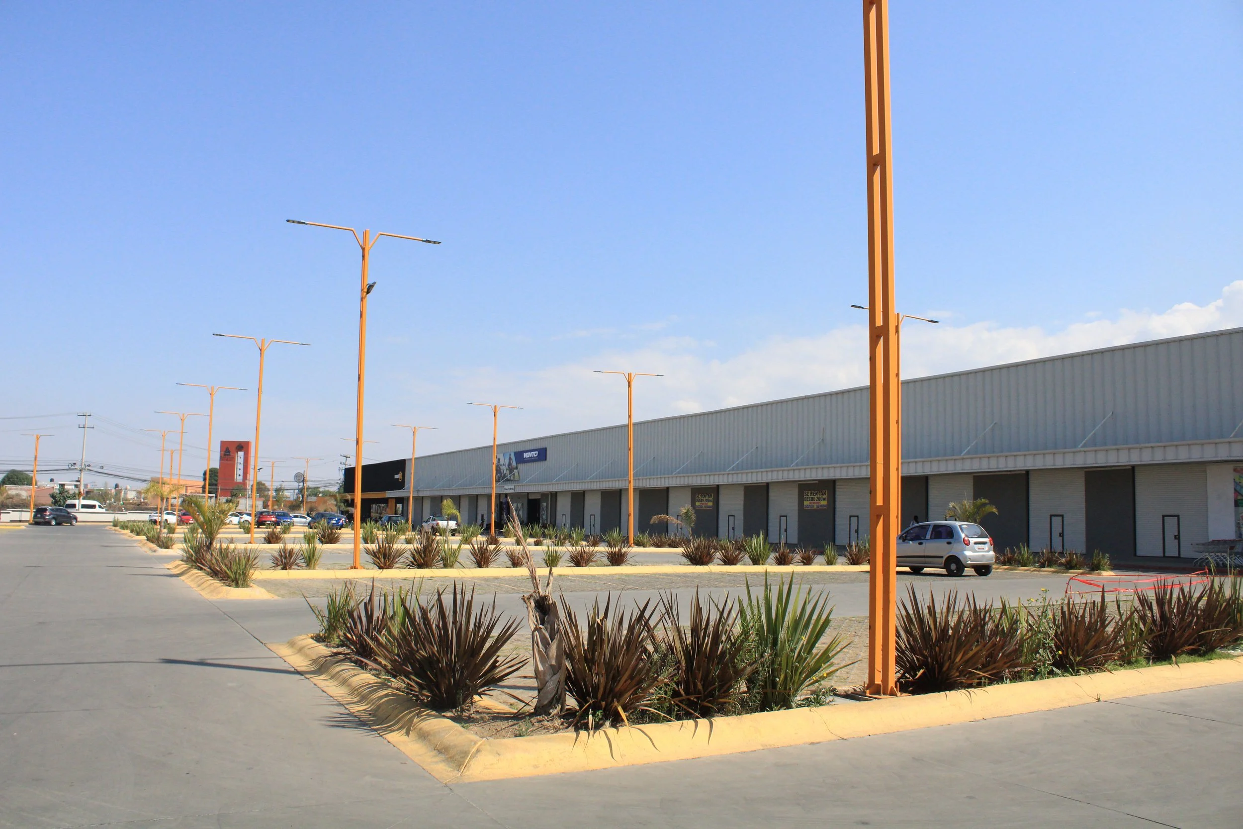 OUTLET CUAUTZINGO — LOCALES DESDE 350 M²