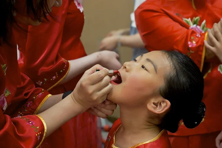 53-backstage_makeup.webp
