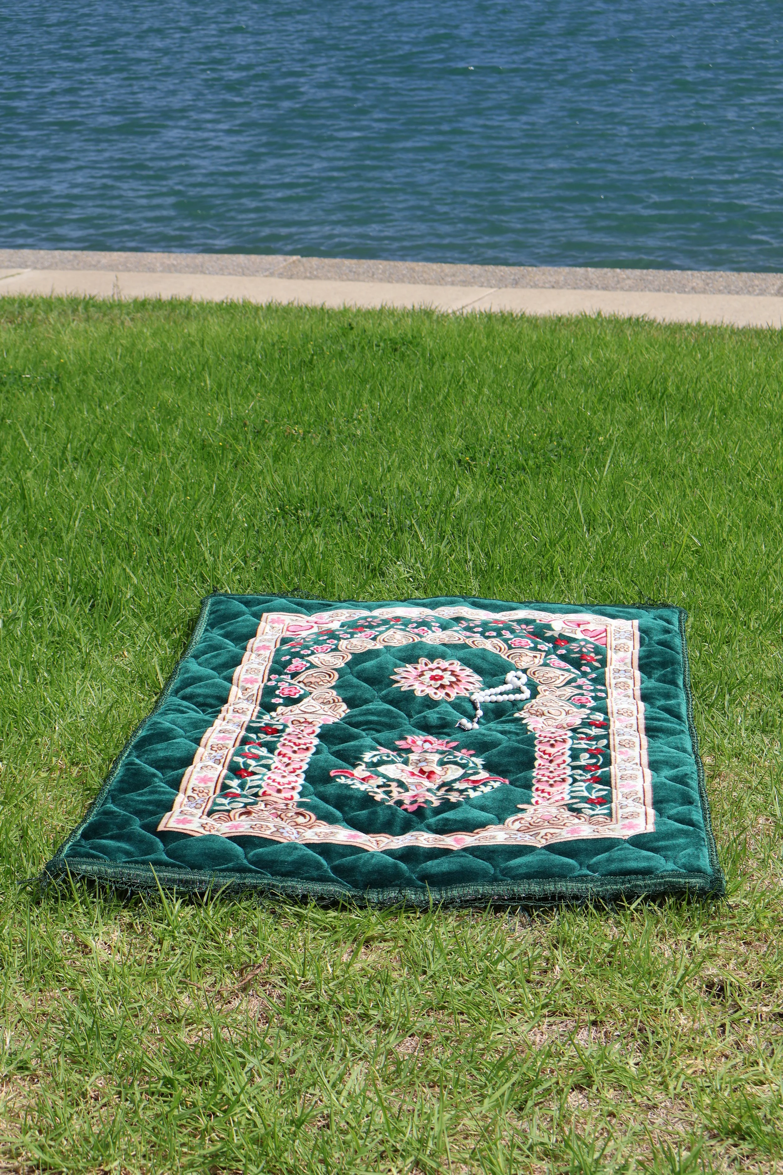 Islamic prayer mat floral design