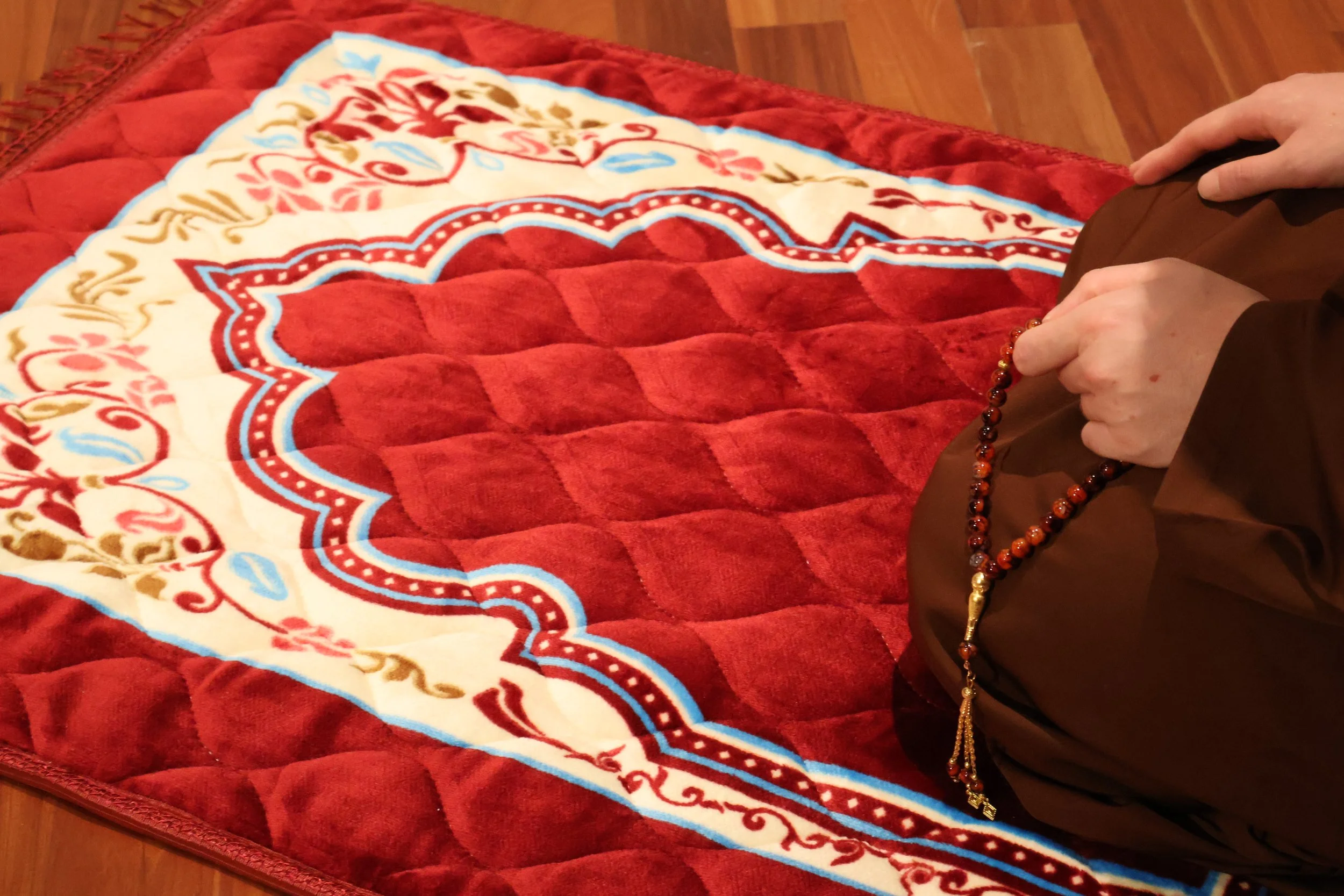 Islamic prayer mat elegant design, prayer beads