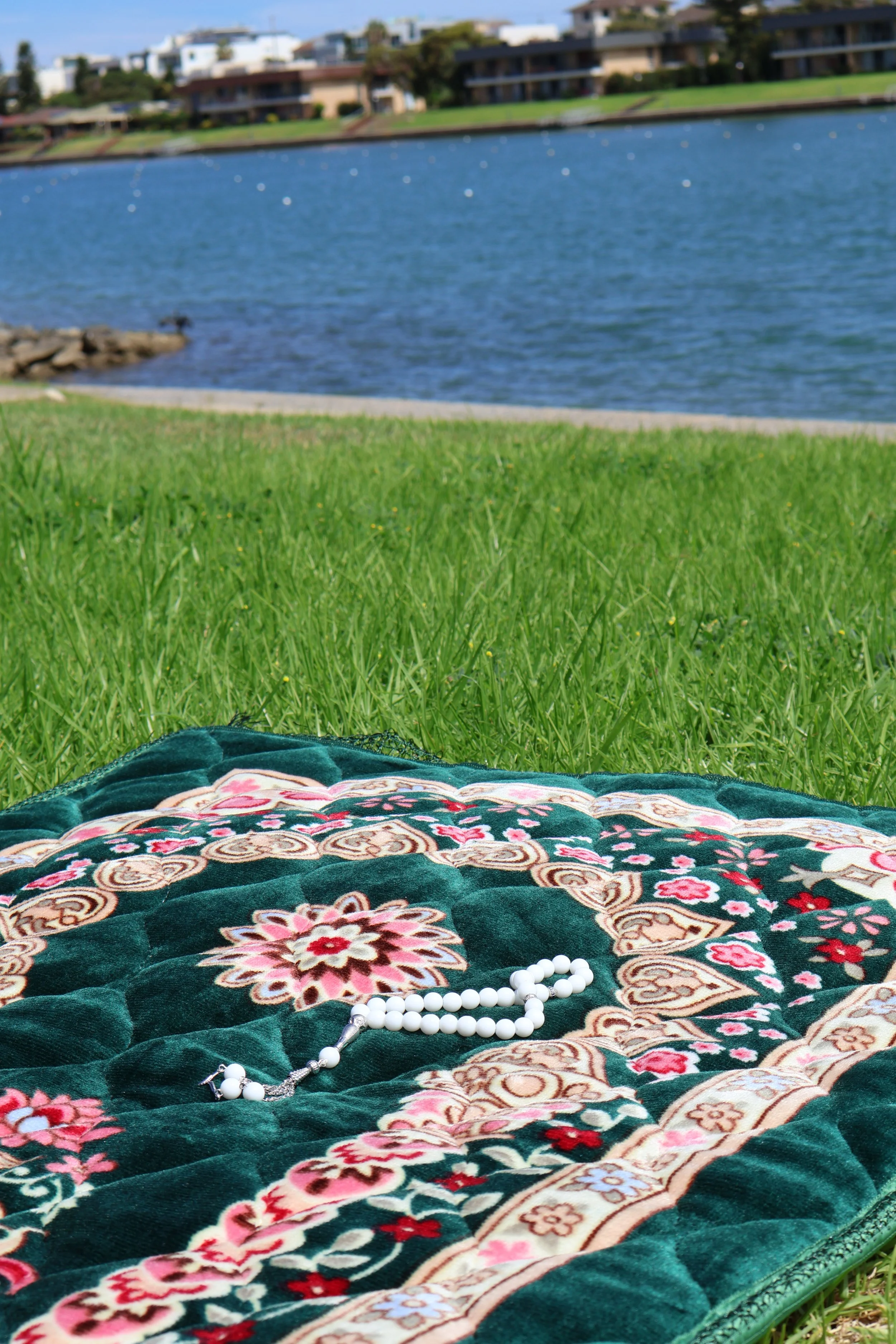 Islamic prayer mat floral design, prayer beads