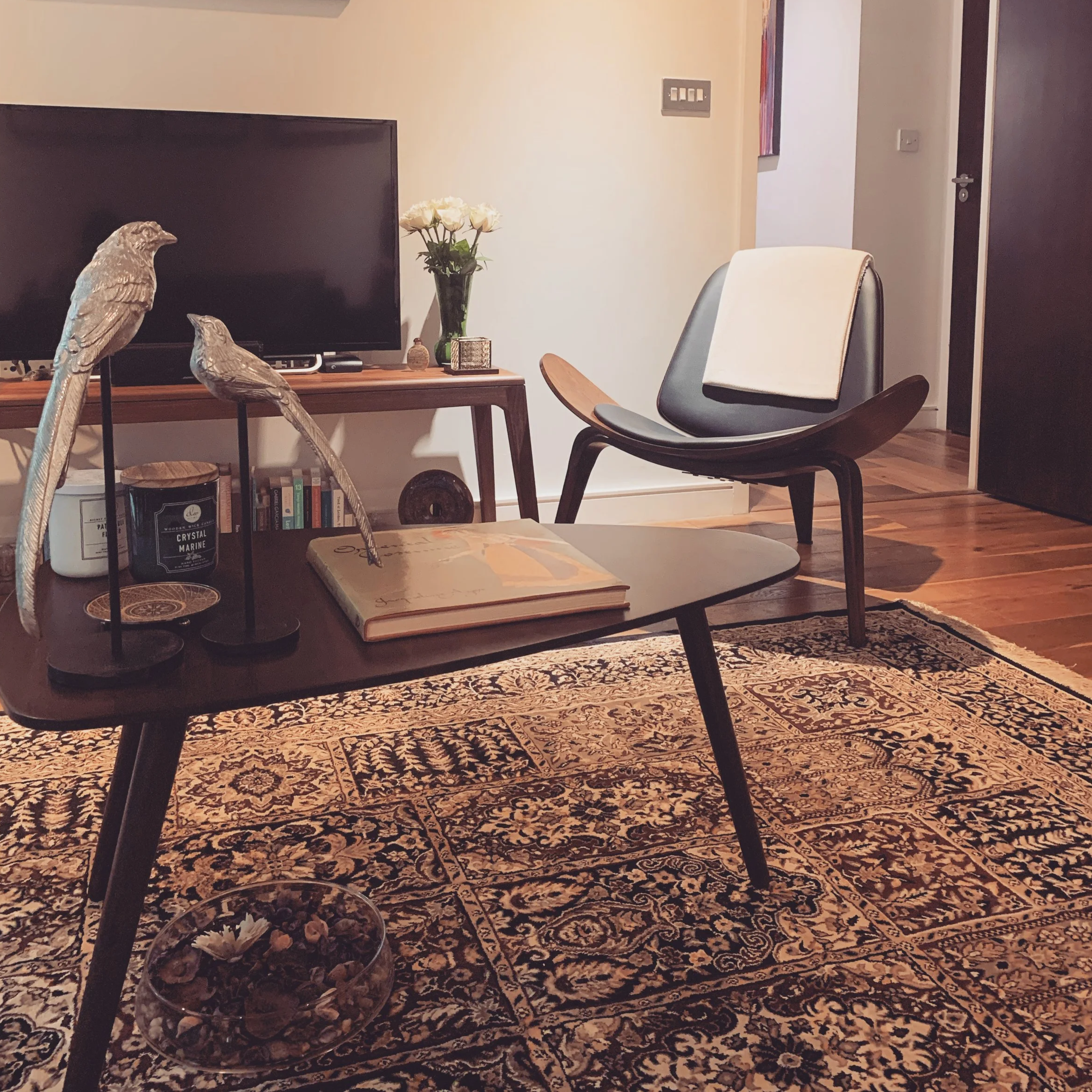 How to Mix Patterns in Small Spaces