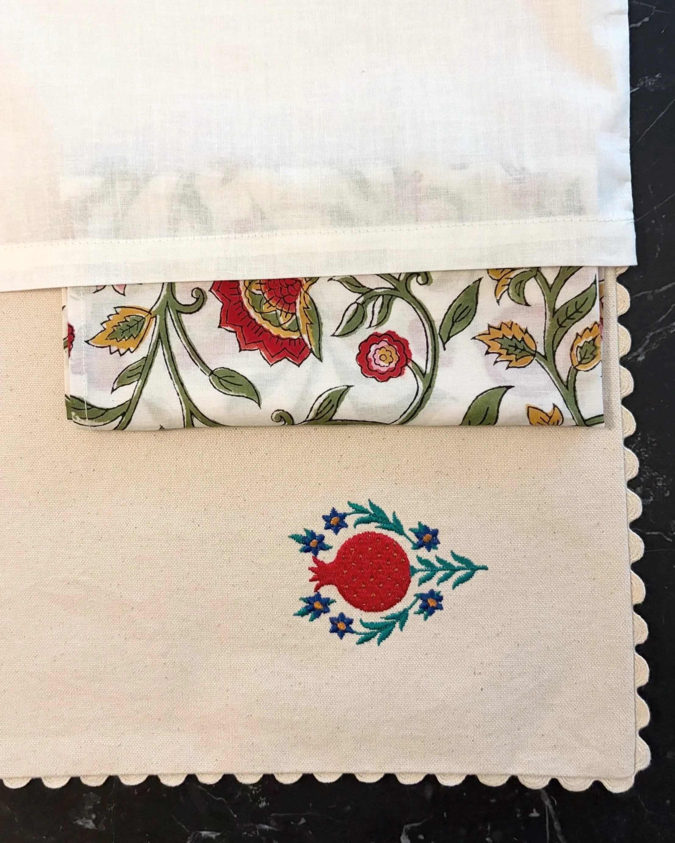 Jardin Nar Table Mat and Napkin Set with Cotton Cover