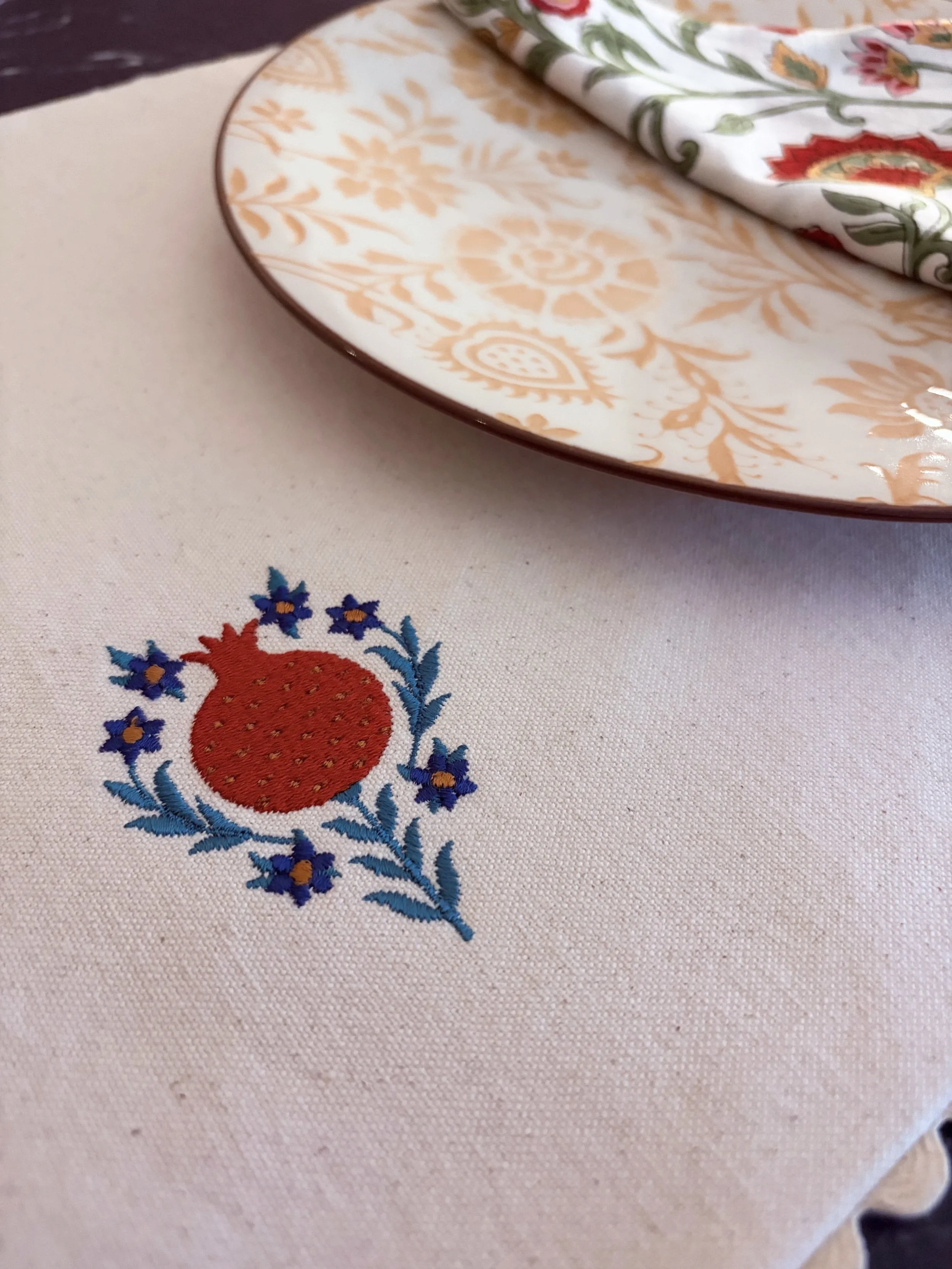 Jardin Nar Embroidered Motif on a Cotton Table Mat