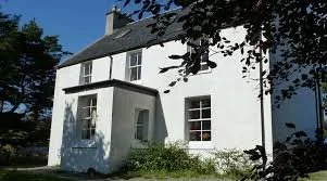 TULLOCHARD HOUSE - Family-run for over 20 years, Tullochard house is a relaxed and comfortable B&B located in Dunvegan