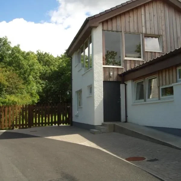 THE PAINTER'S HOUSE - Sleeps 4 - a beautifully restored two-bedroom holiday home sleeping up to four guests, offering spacious accommodation and a peaceful base in the heart of Dunvegan