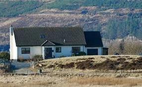 PAPILLON SKYE - offers stylish and welcoming accommodation in Dunvegan, combining modern comfort with a peaceful Highland setting ideal for exploring the north-west of Skye.
