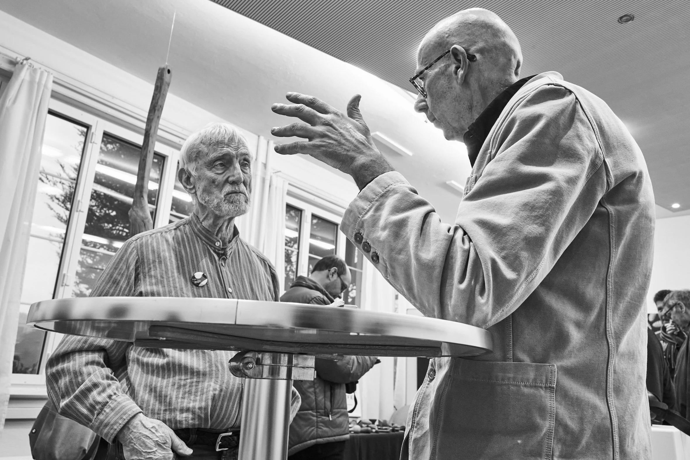 Two friends in discussion - Kultur Wochenende Küssnacht