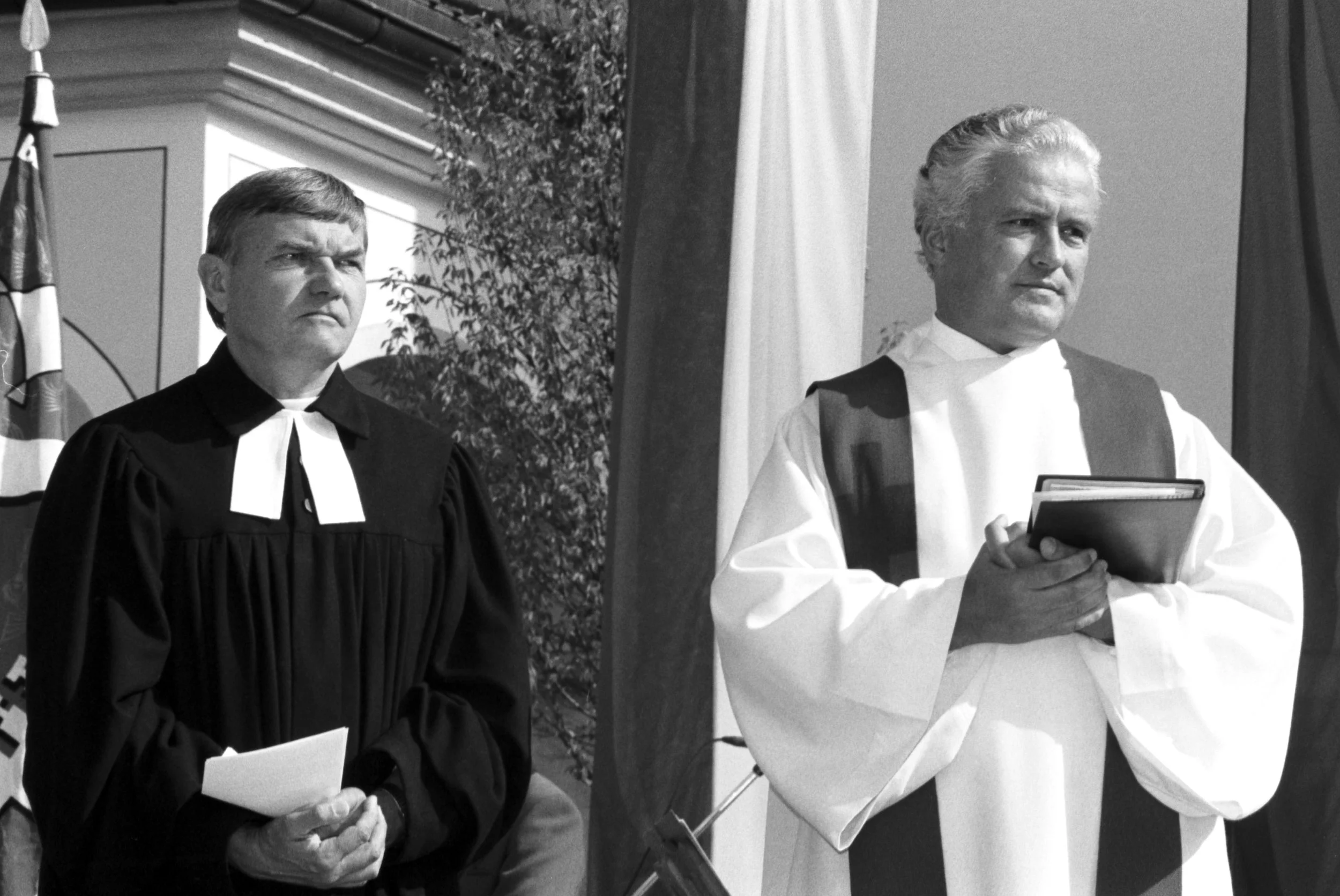 Two priests_91.53.16.jpg