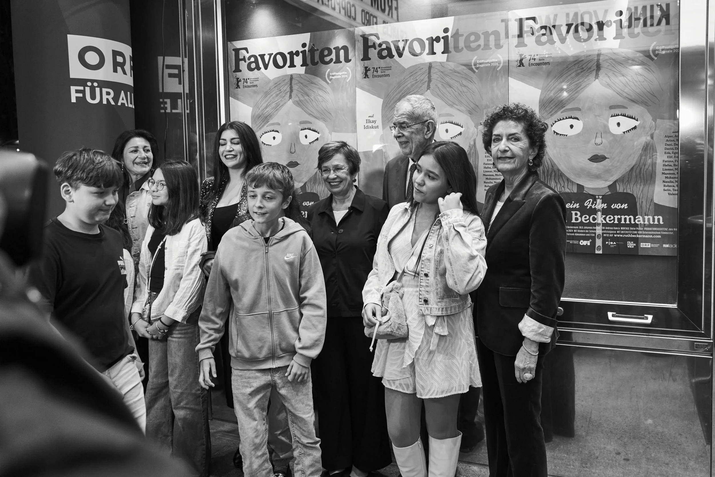 The young film 'crew', their teacher, the  Bundespräsident of Austria Herr Van der Bellen with his wife Frau Doris Schmidauer, Ruth Beckermann (on the right) film maker and one of my contacts