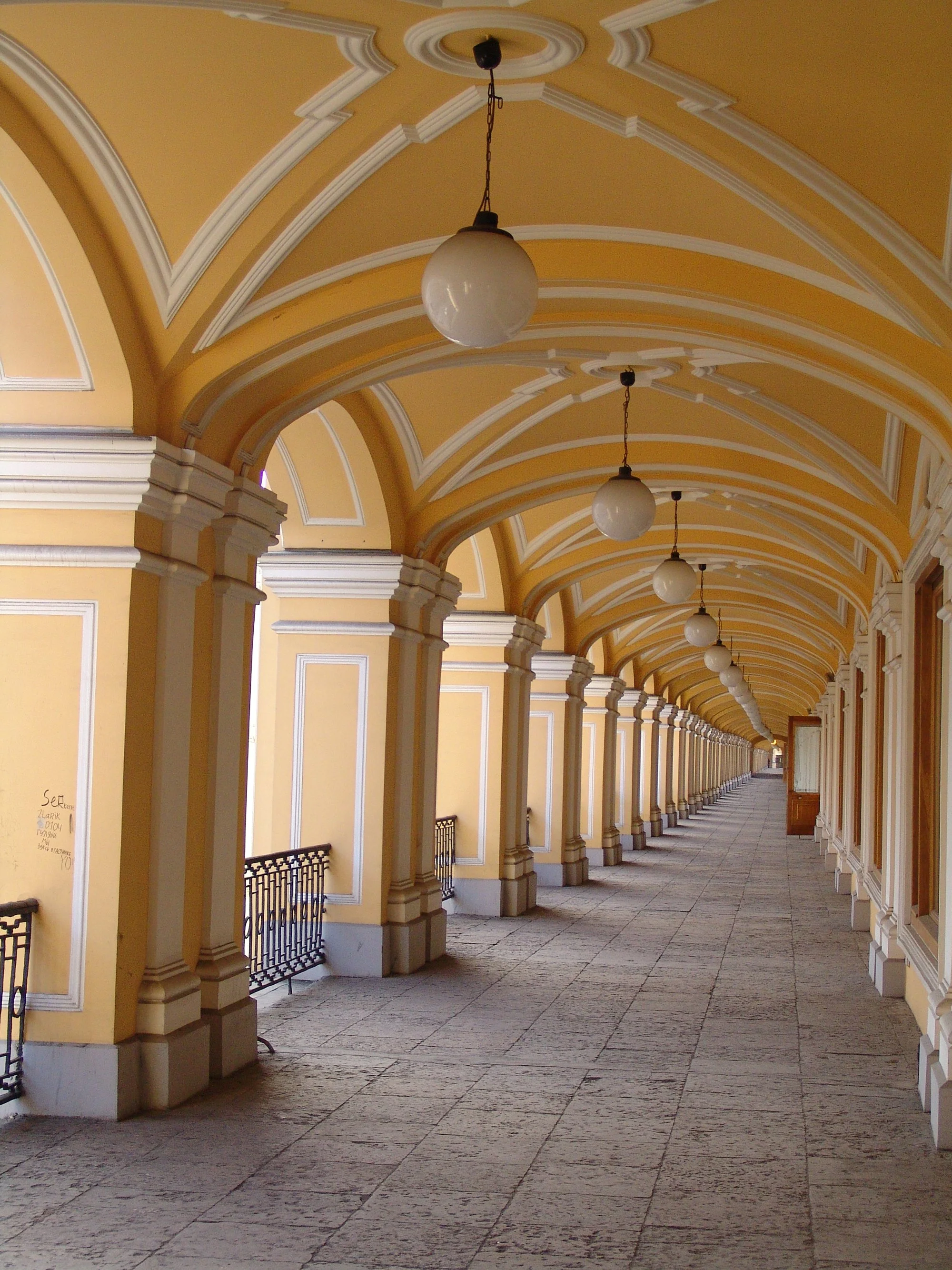 Gostiny Dvor  Гостиный Двор  Guest's Court