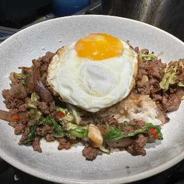 Thai pad kra pao