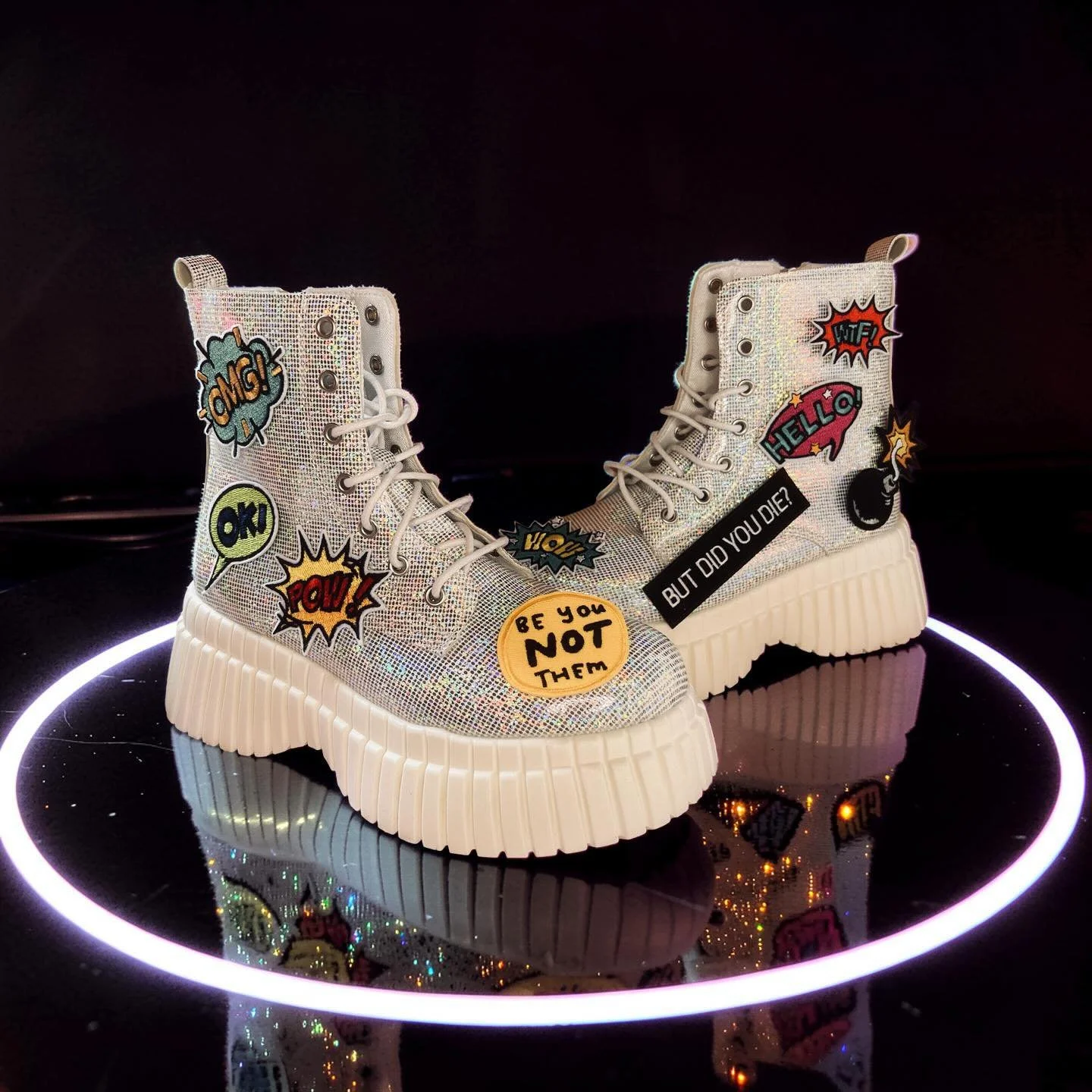 These deserved an ultra cool glossy setup. For those of you who have much to say and don&rsquo;t hold back❗️

#statementboots #retroboots #loudstyle #bootslover