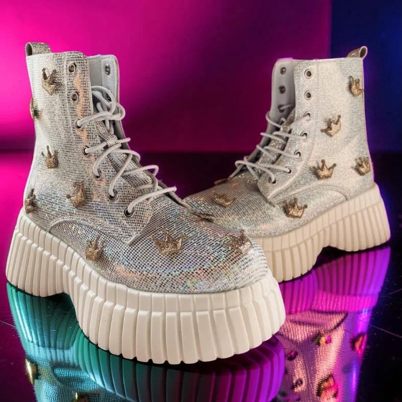 Not everyone gets it.

Some people buy sensible shoes.

Silver glitter. Gold crowns. Platform sole.

The rest is a personality trait.

Shop the Core Collection.
www.thisisdiscodirt.co.uk

#DiscoDirt #FestivalBoots #PlatformBoots #FestivalFashion #Goo