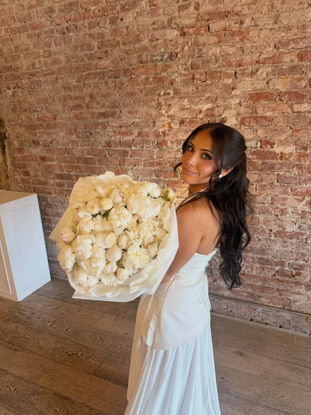 Stunning @ariannaconiglione with her gorgeous glow for her bridal shower 💍💐