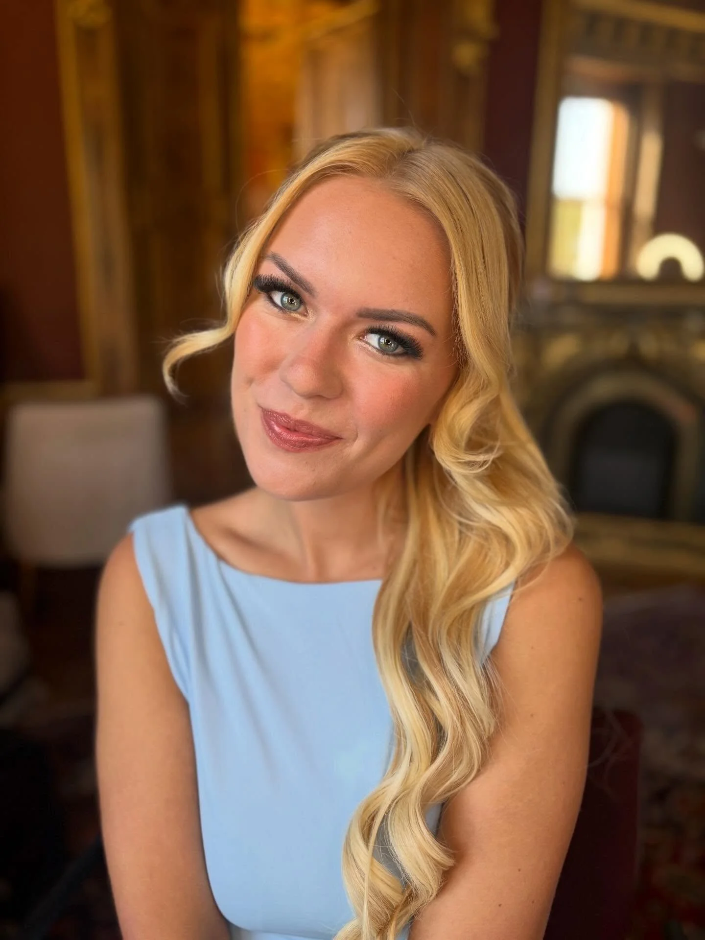 Ready to sing love stories 🎤💍✨ @freuden.traenen 
Hair &amp; Make-up by me

Team:

 @vienna_picnics
 @ringbauer_events
 @michael_kobler @record17productions
@xanoahax
 @fomofilms.at
 @vom.wiener.backsalon
@blickwinkel_aenderei
@niefergall.leuchtenma