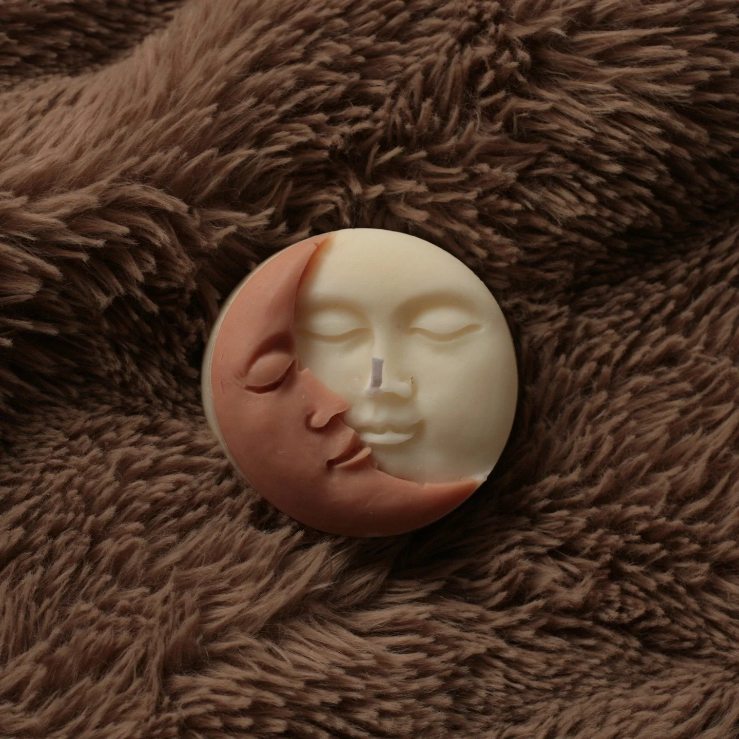 The Day&amp;Night

The Day&amp;Night candle is fragrance-free - a perfect choice if you're sensitive to scents or simply looking for a purely decorative piece.